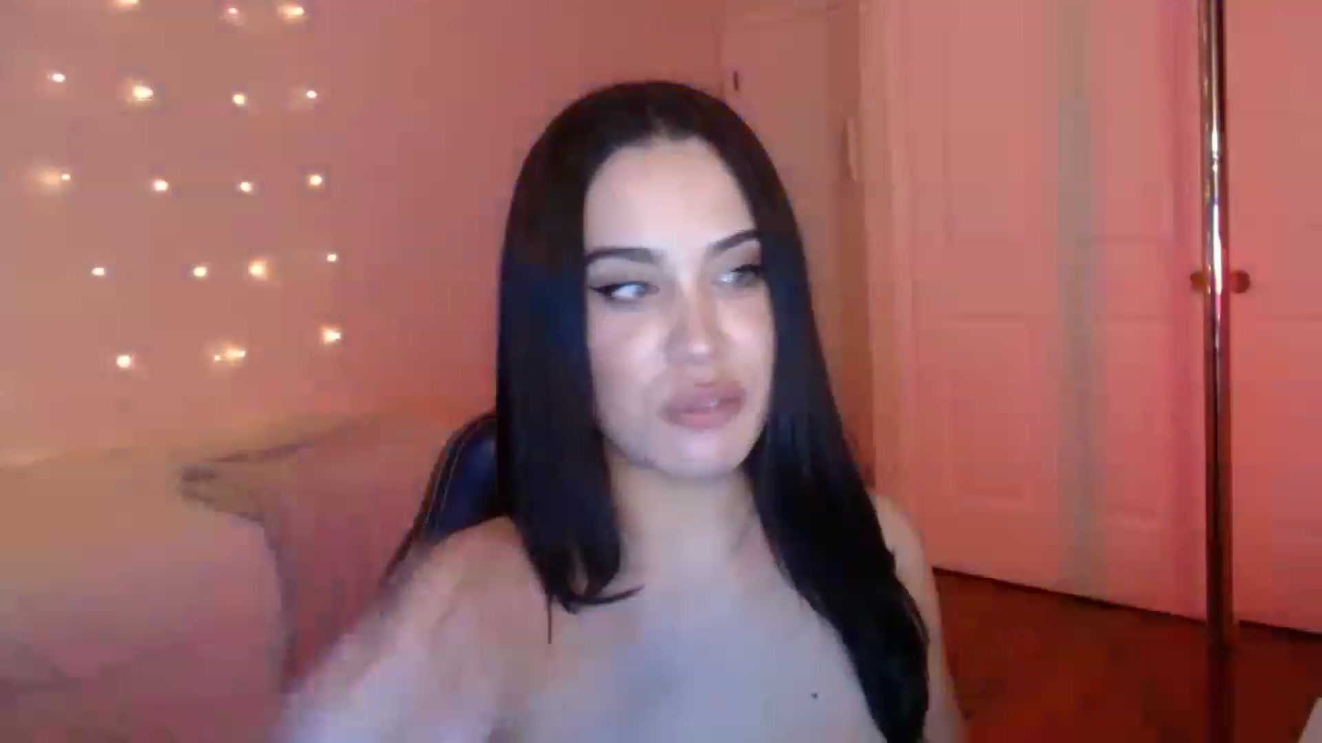 Gallery image thumbnail from NalaFalon's myfreecams stream on, 12/27/2022, 20:30 image 15 of 20