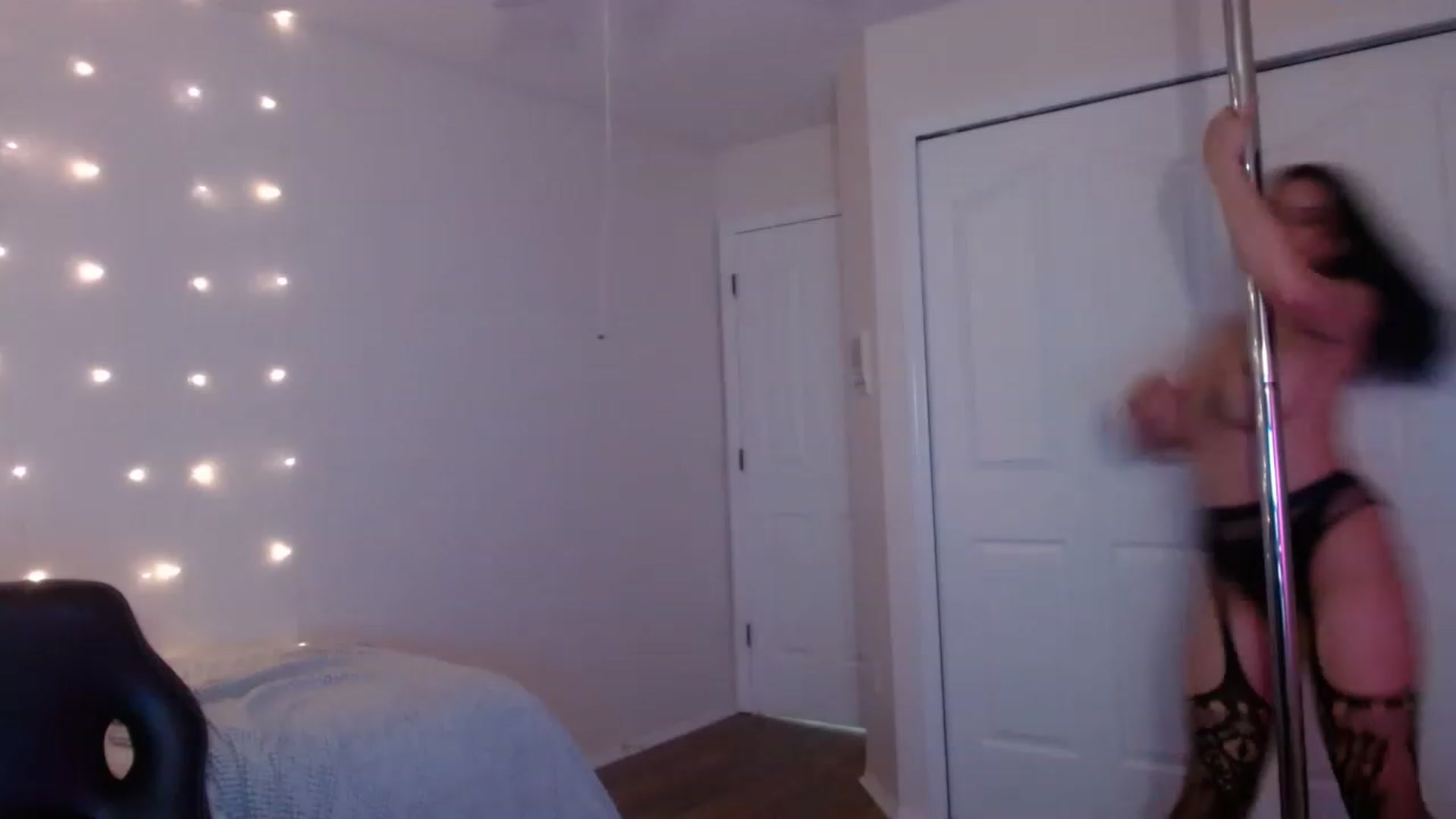 Gallery image thumbnail from NalaFalon's myfreecams stream on, 12/27/2022, 22:13 image 6 of 20