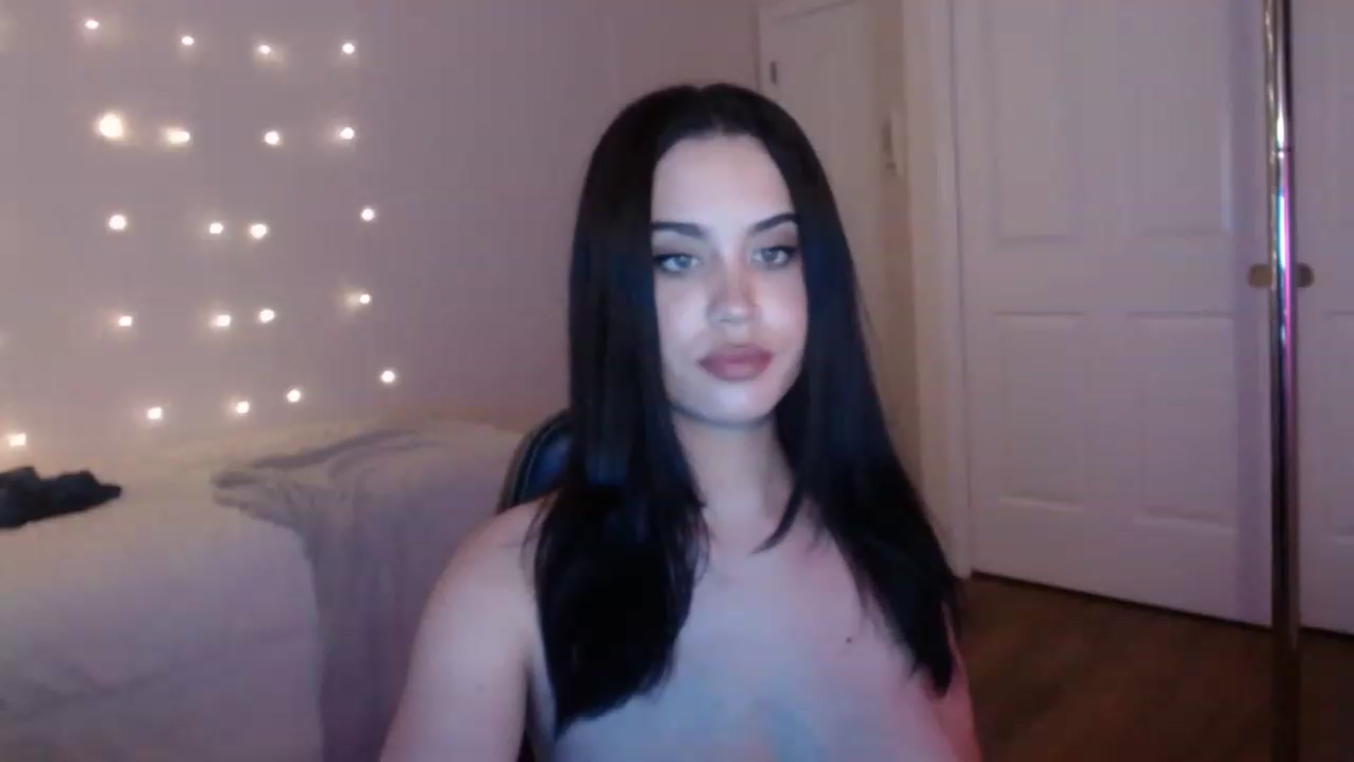 Gallery image thumbnail from NalaFalon's myfreecams stream on, 12/27/2022, 22:13 image 3 of 20