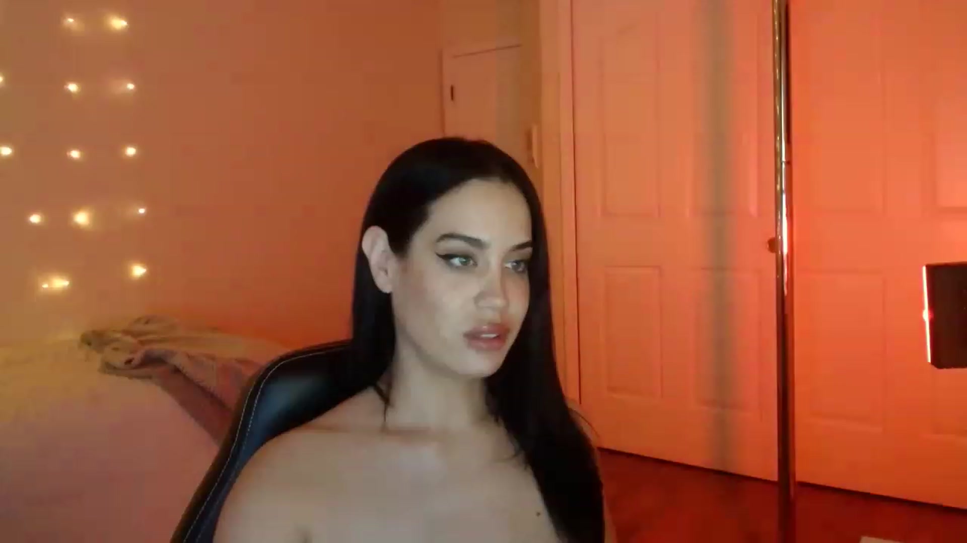 Gallery image thumbnail from NalaFalon's myfreecams stream on, 12/27/2022, 22:57 image 6 of 20
