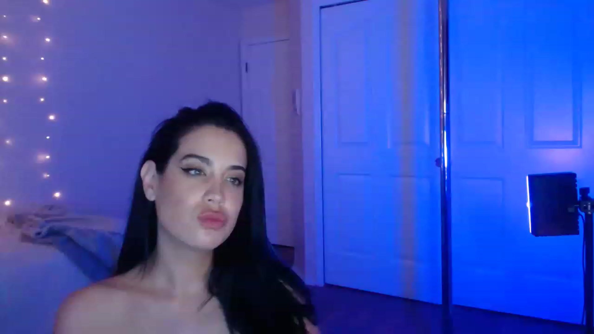 Gallery image thumbnail from NalaFalon's myfreecams stream on, 12/27/2022, 22:57 image 16 of 20