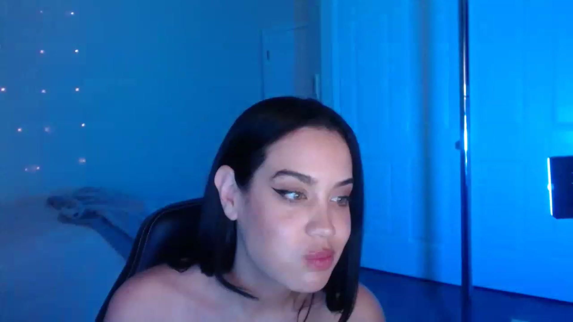 Gallery image thumbnail from NalaFalon's myfreecams stream on, 12/27/2022, 22:57 image 8 of 20
