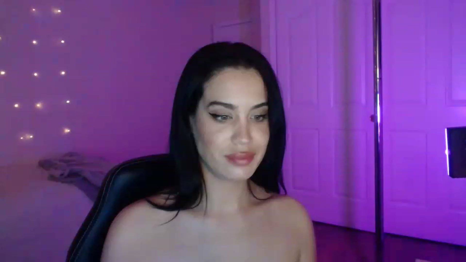 Gallery image thumbnail from NalaFalon's myfreecams stream on, 12/27/2022, 22:57 image 9 of 20