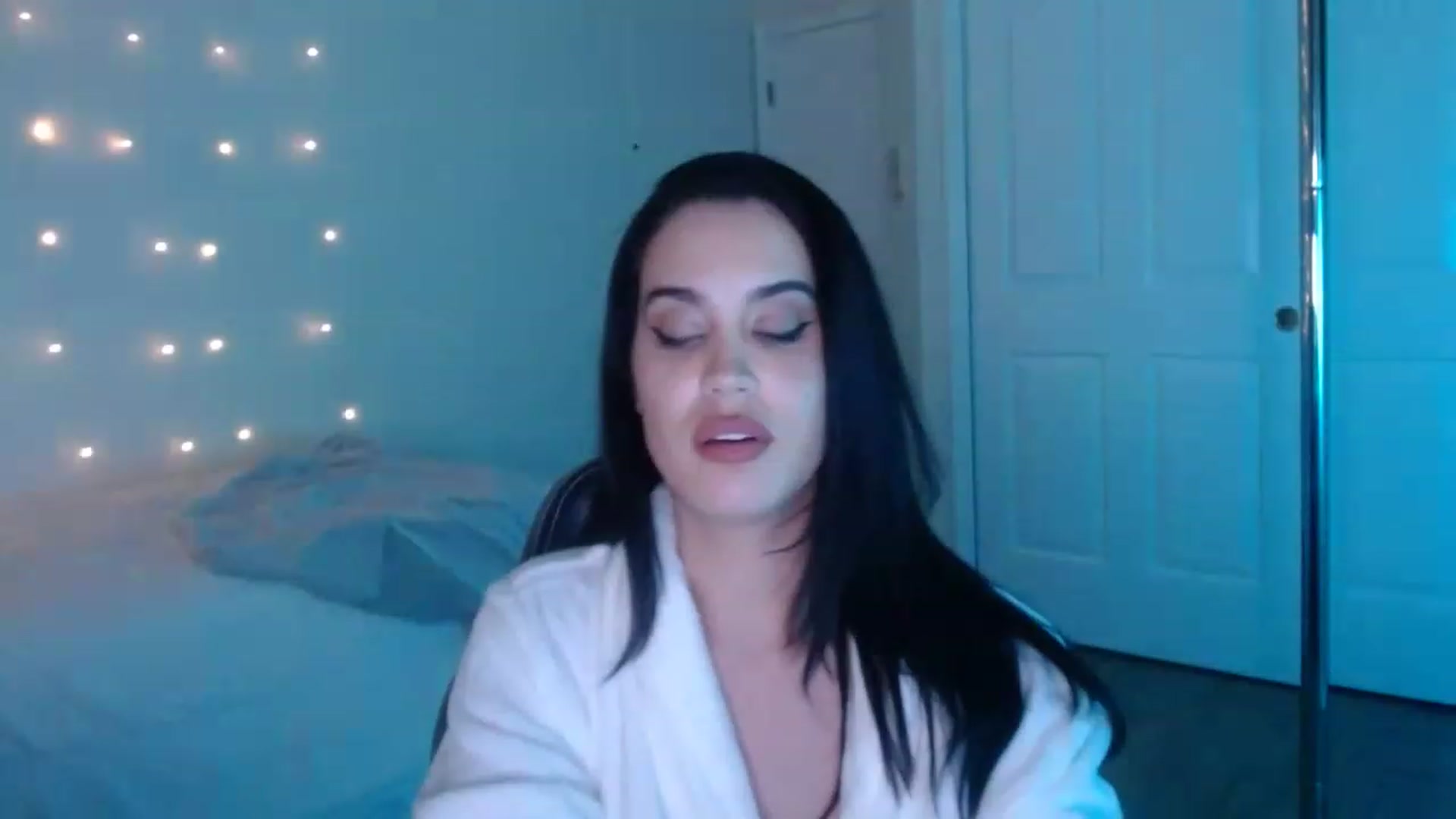 Gallery image thumbnail from NalaFalon's myfreecams stream on, 12/28/2022, 01:58 image 6 of 20