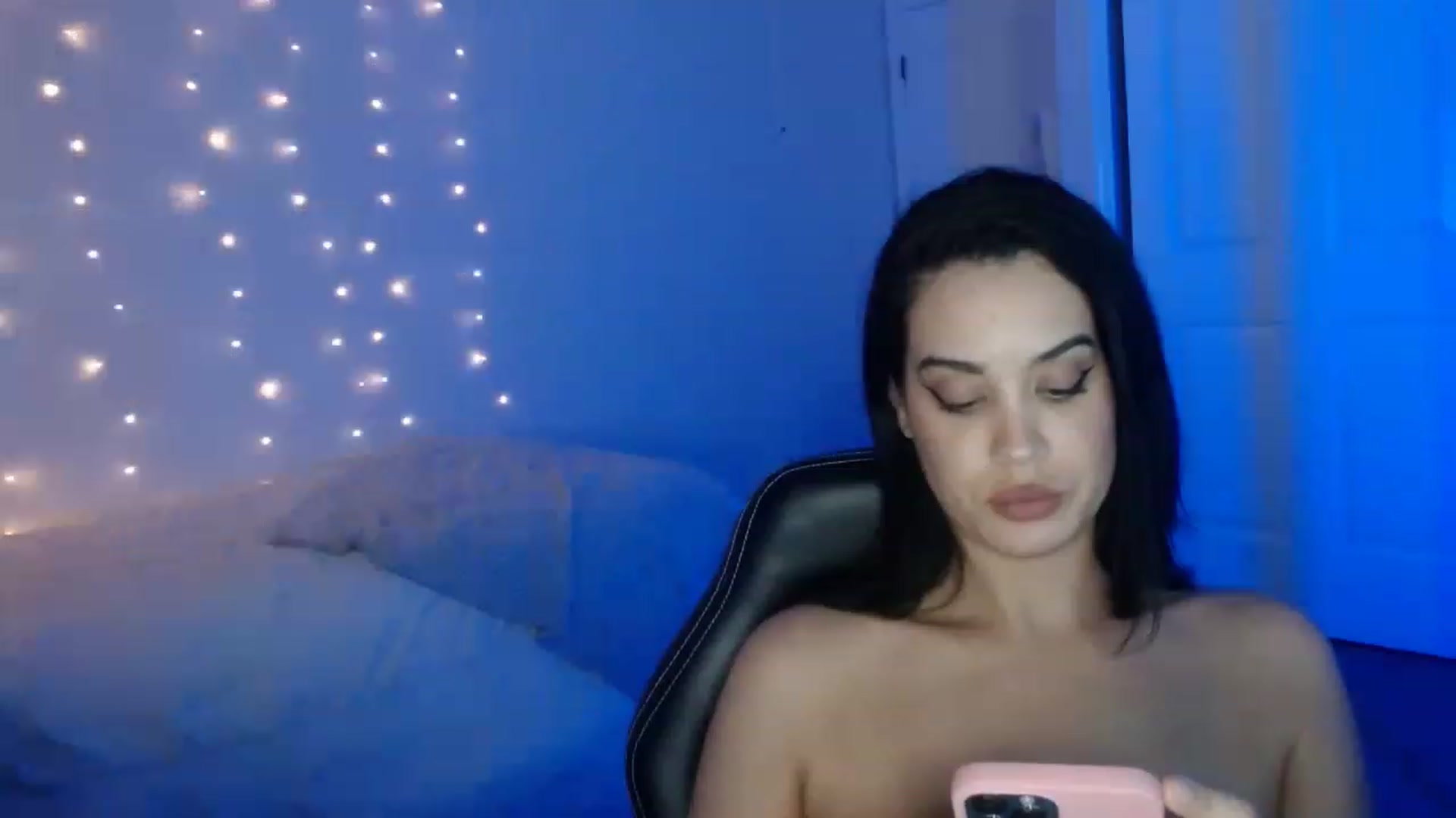 Gallery image thumbnail from NalaFalon's myfreecams stream on, 12/30/2022, 02:06 image 13 of 20