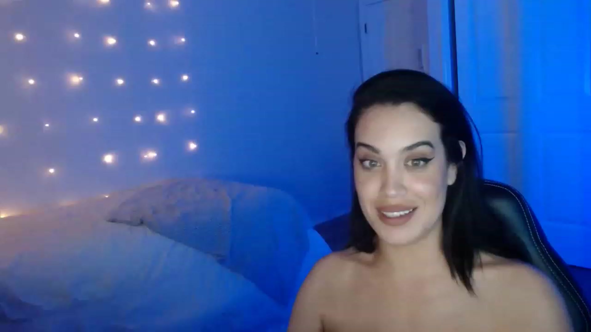 Gallery image thumbnail from NalaFalon's myfreecams stream on, 12/30/2022, 02:06 image 19 of 20