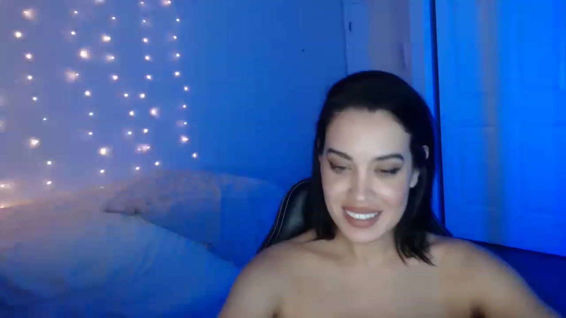 Gallery image thumbnail from NalaFalon's myfreecams stream on, 12/30/2022, 02:06 image 18 of 20