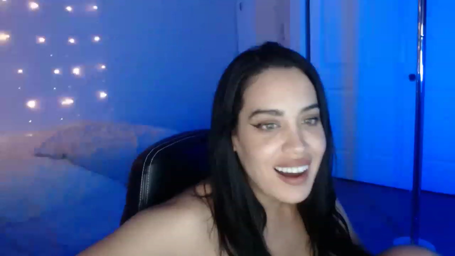 Gallery image thumbnail from NalaFalon's myfreecams stream on, 12/30/2022, 03:30 image 4 of 20