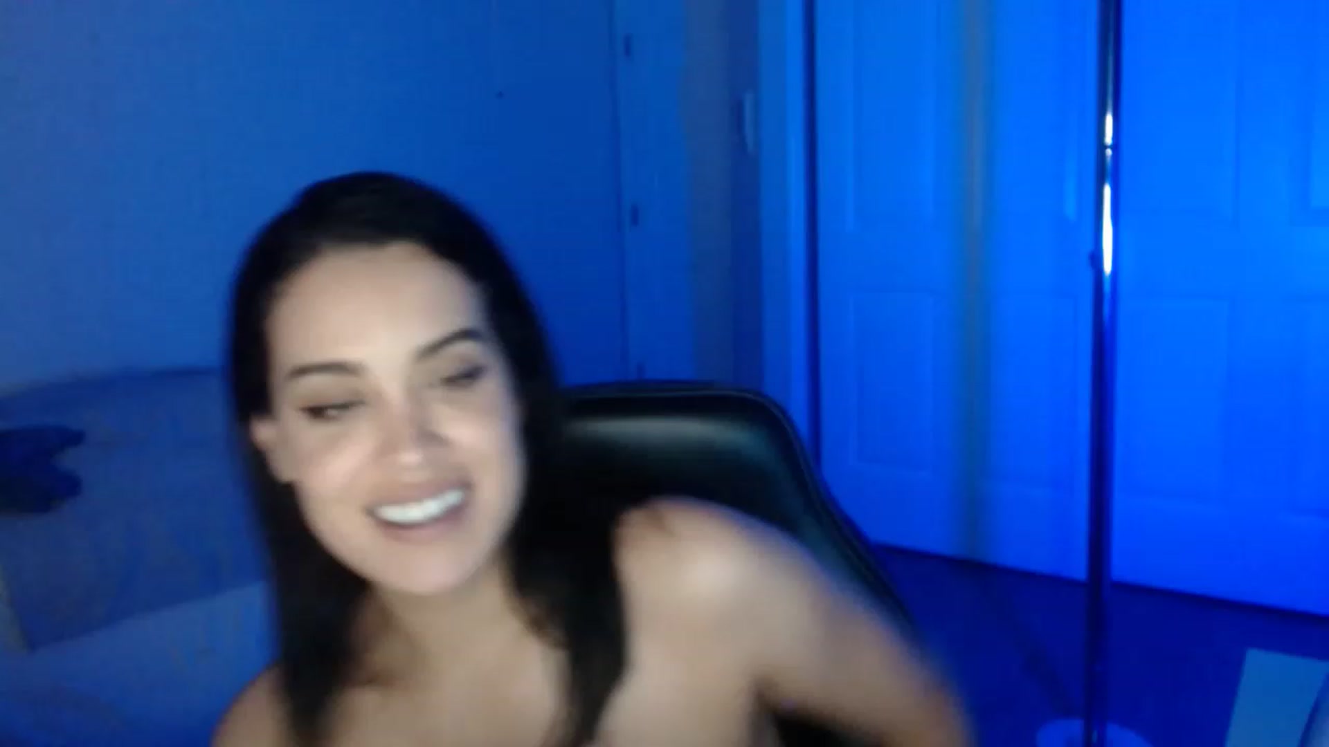 Gallery image thumbnail from NalaFalon's myfreecams stream on, 12/31/2022, 24:04 image 16 of 20
