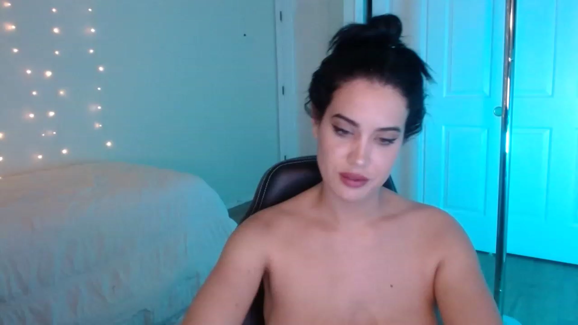 Gallery image thumbnail from NalaFalon's myfreecams stream on, 01/06/2023, 02:06 image 1 of 20