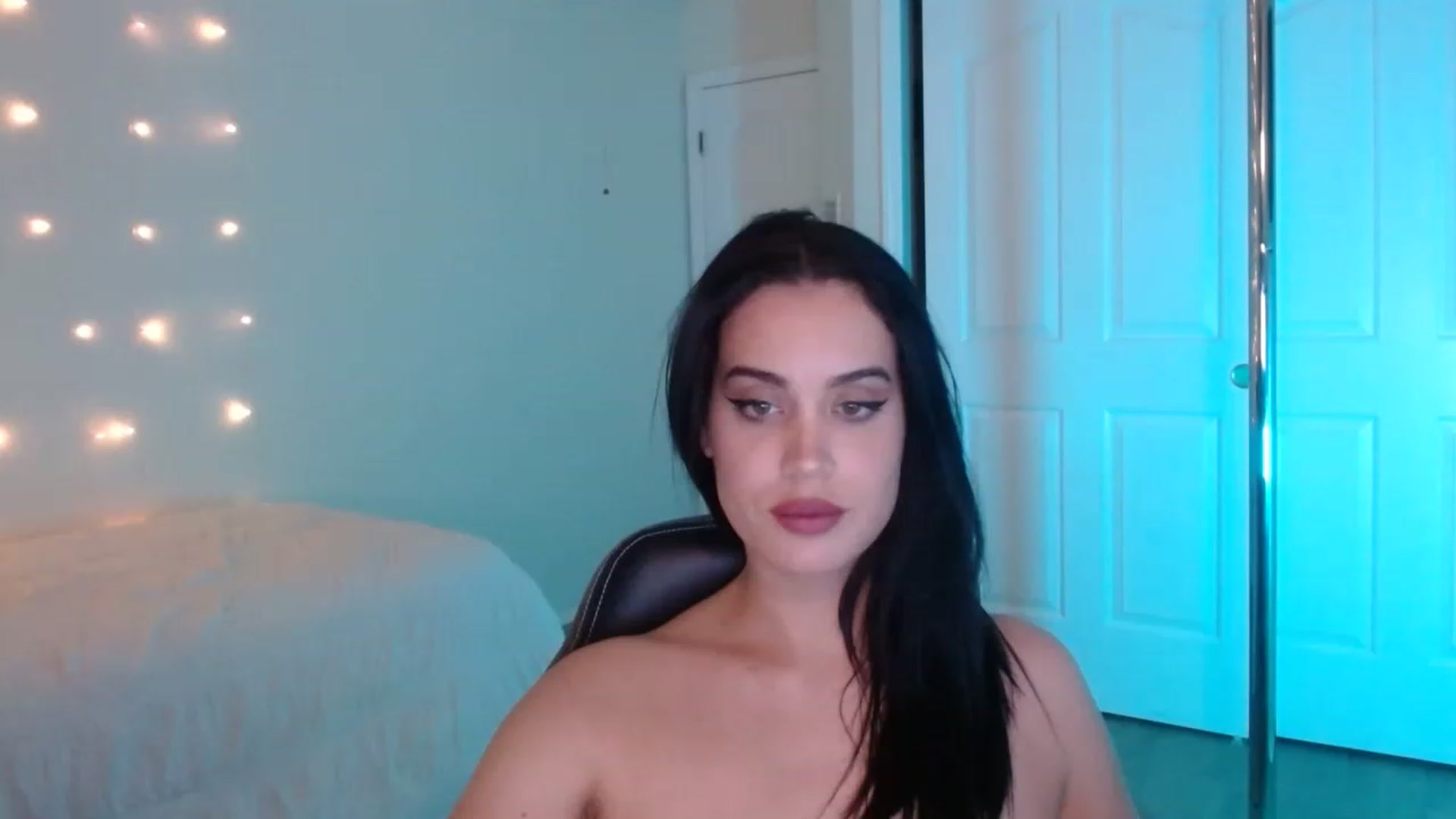 Gallery image thumbnail from NalaFalon's myfreecams stream on, 01/06/2023, 02:06 image 5 of 20