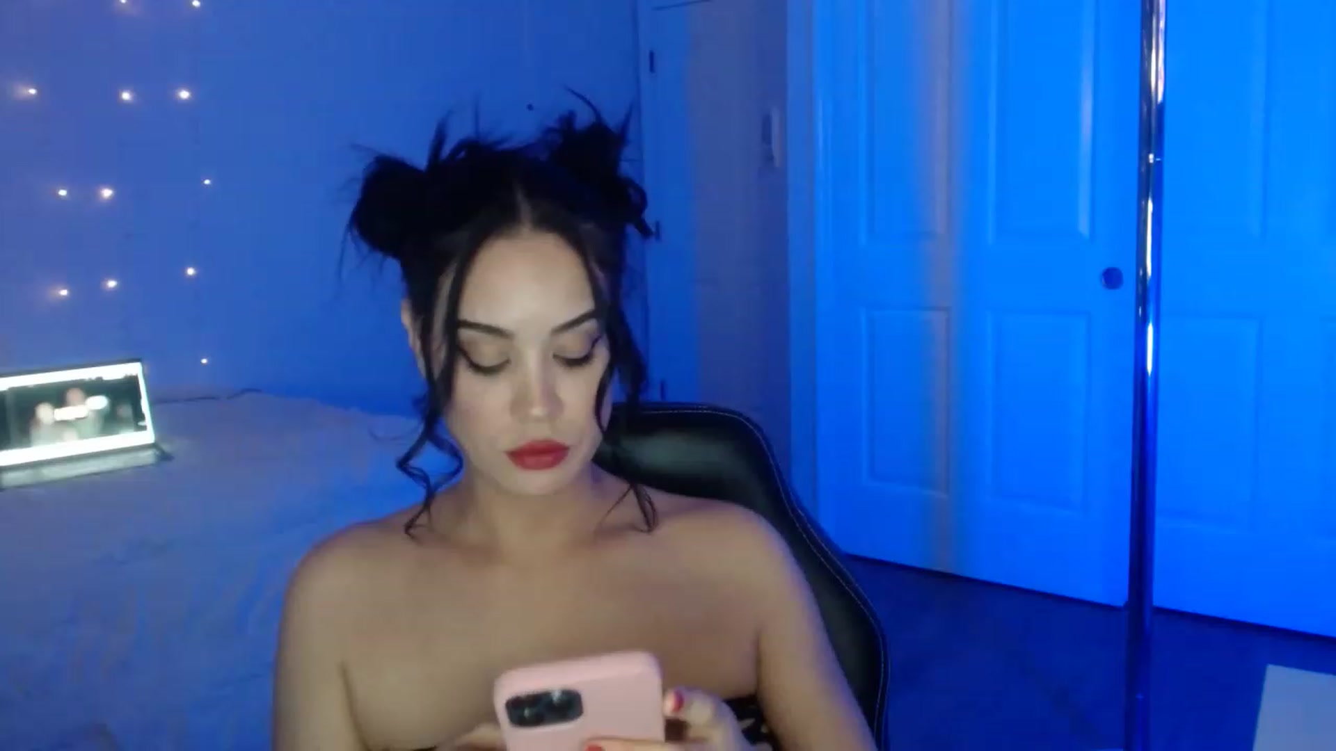 Gallery image thumbnail from NalaFalon's myfreecams stream on, 01/10/2023, 01:26 image 8 of 20