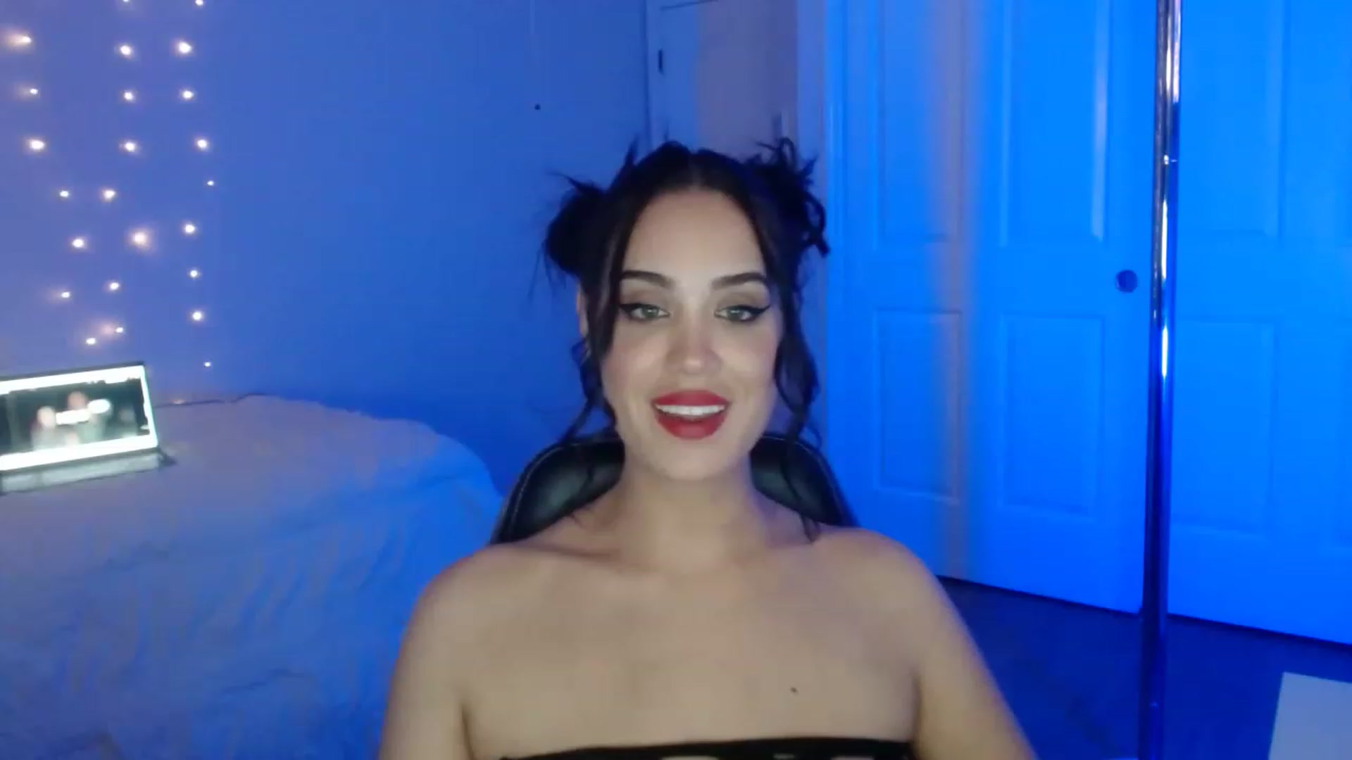 Gallery image thumbnail from NalaFalon's myfreecams stream on, 01/10/2023, 01:26 image 10 of 20