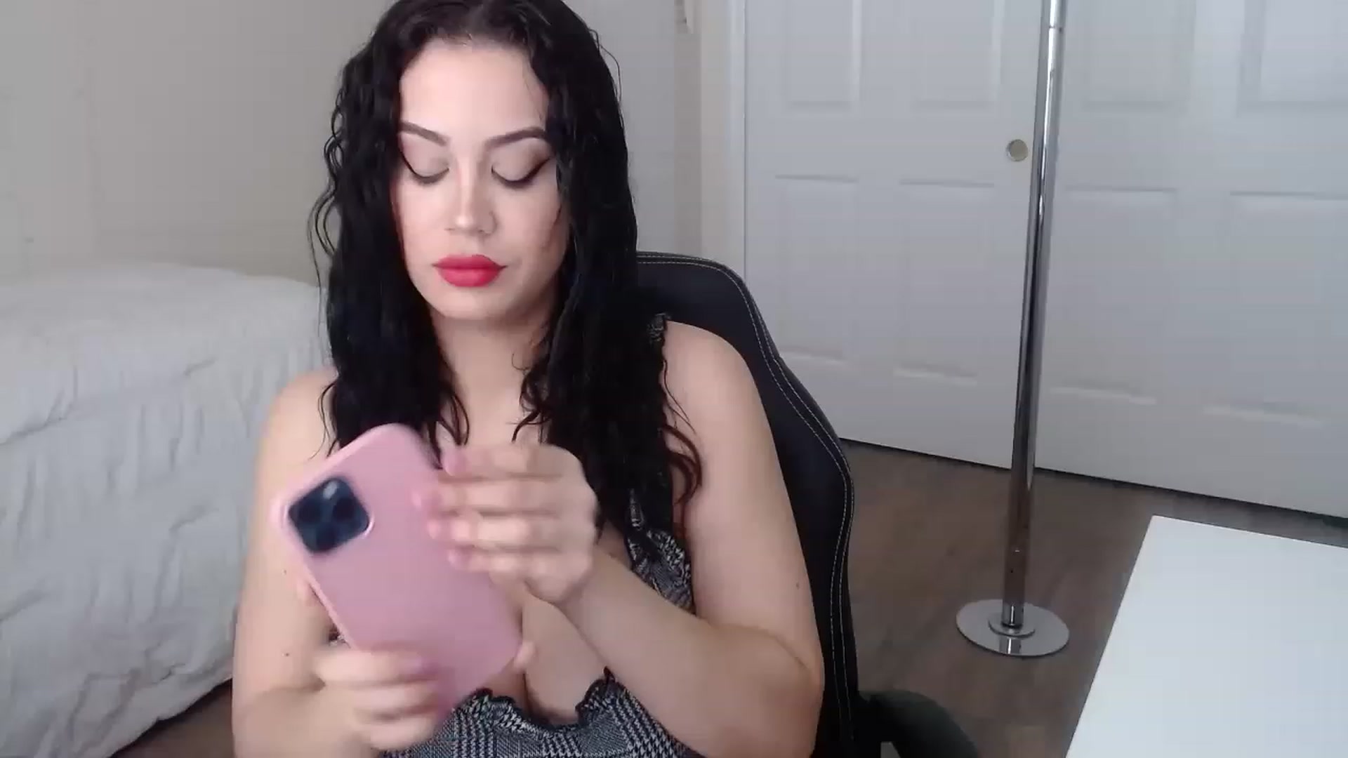 Gallery image thumbnail from NalaFalon's myfreecams stream on, 01/19/2023, 17:42 image 16 of 20