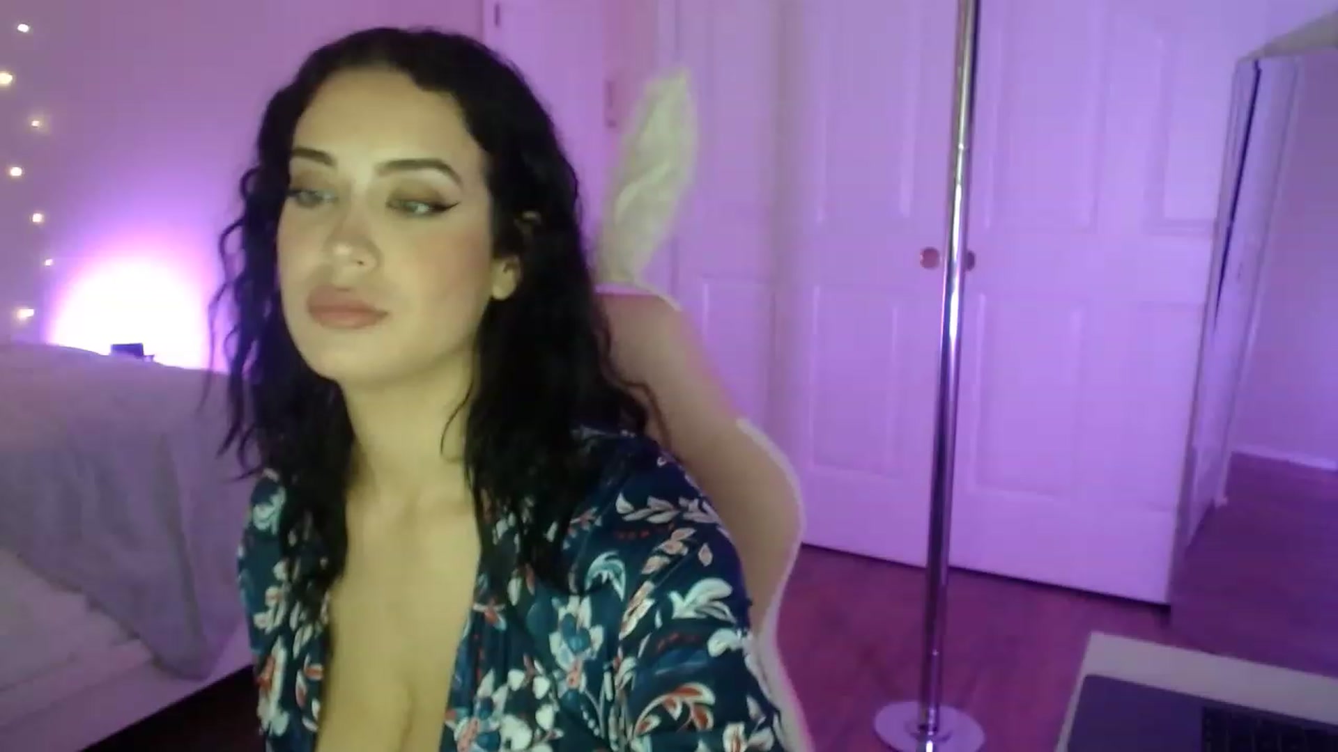 Gallery image thumbnail from NalaFalon's myfreecams stream on, 02/03/2023, 17:57 image 3 of 20