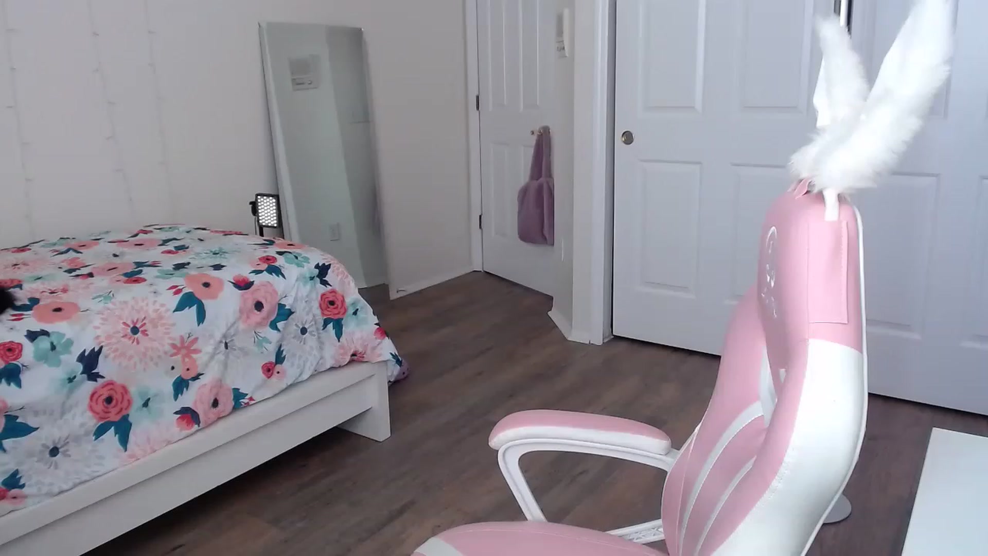 Gallery image thumbnail from NalaFalon's myfreecams stream on, 03/18/2023, 18:14 image 5 of 20