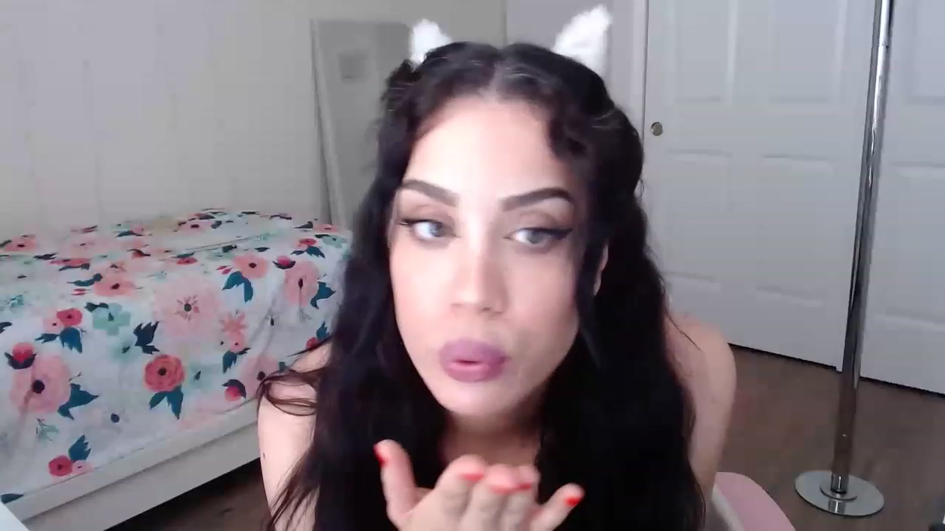 Gallery image thumbnail from NalaFalon's myfreecams stream on, 03/20/2023, 18:40 image 5 of 20