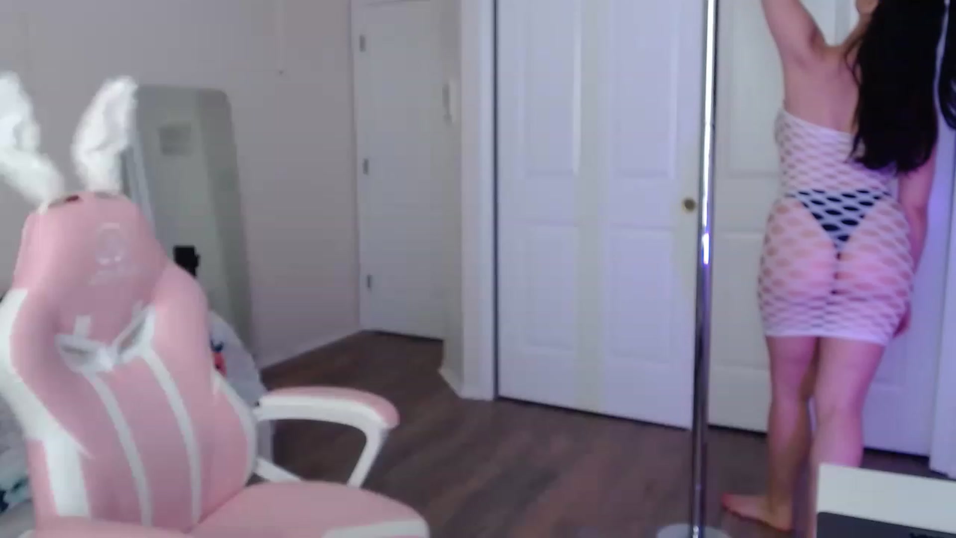 Gallery image thumbnail from NalaFalon's myfreecams stream on, 04/16/2023, 14:05 image 6 of 20