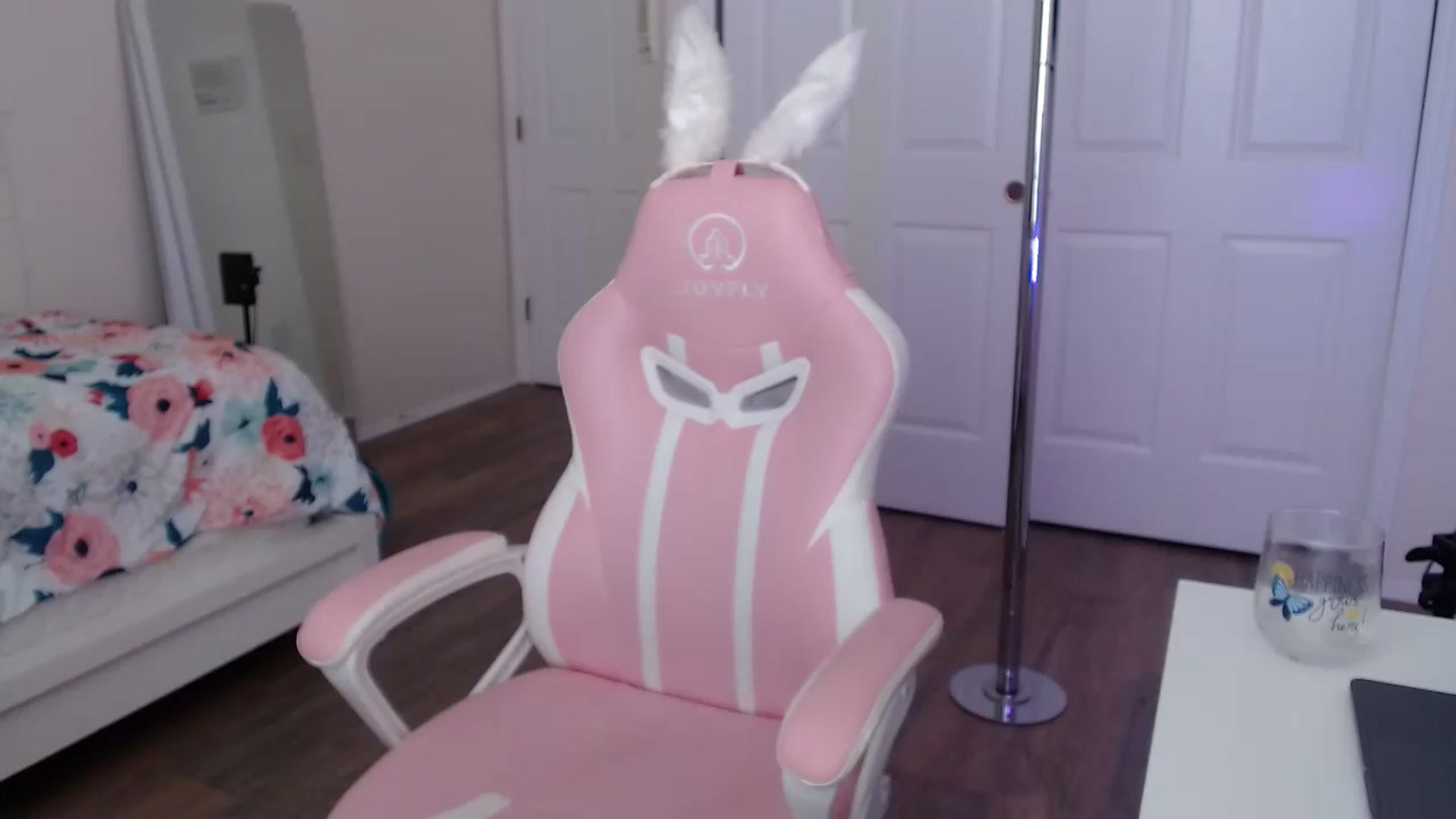 Gallery image thumbnail from NalaFalon's myfreecams stream on, 04/16/2023, 16:22 image 17 of 20