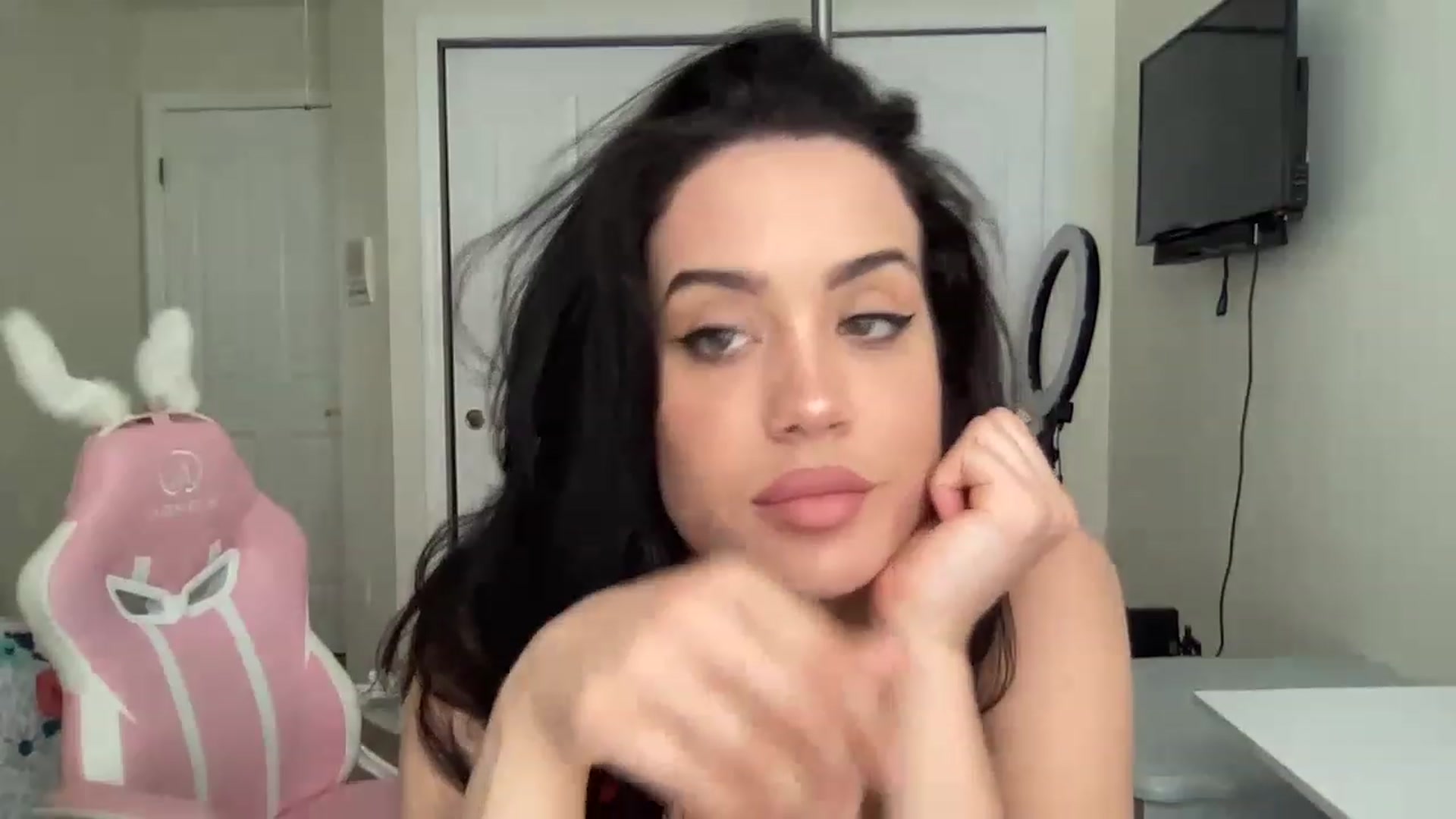 Gallery image thumbnail from NalaFalon's myfreecams stream on, 05/13/2023, 16:06 image 11 of 20