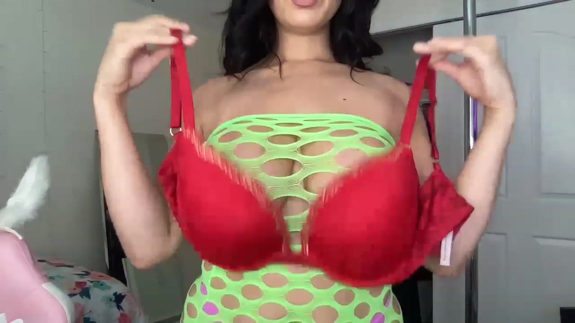 Gallery image thumbnail from NalaFalon's myfreecams stream on, 05/18/2023, 17:52 image 9 of 20