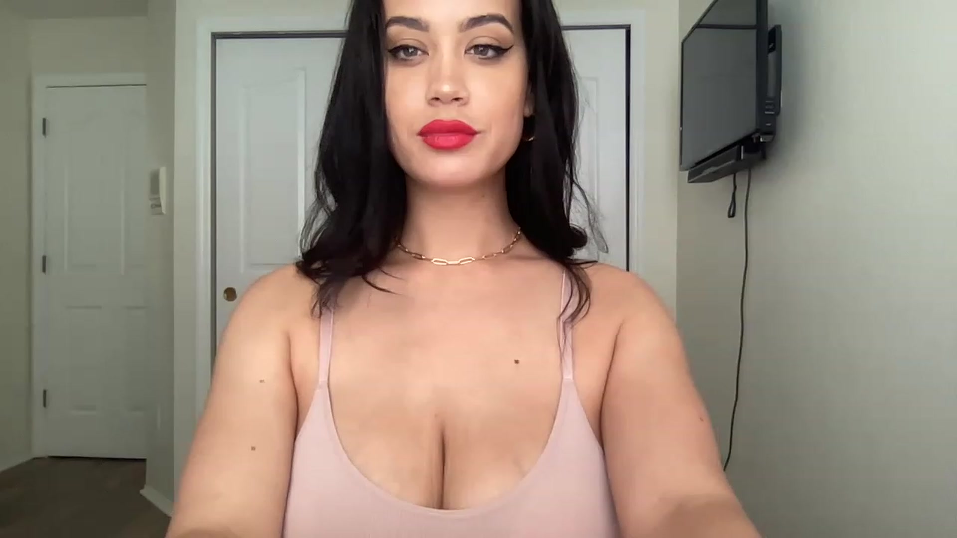 Gallery image thumbnail from NalaFalon's myfreecams stream on, 05/30/2023, 15:20 image 5 of 20