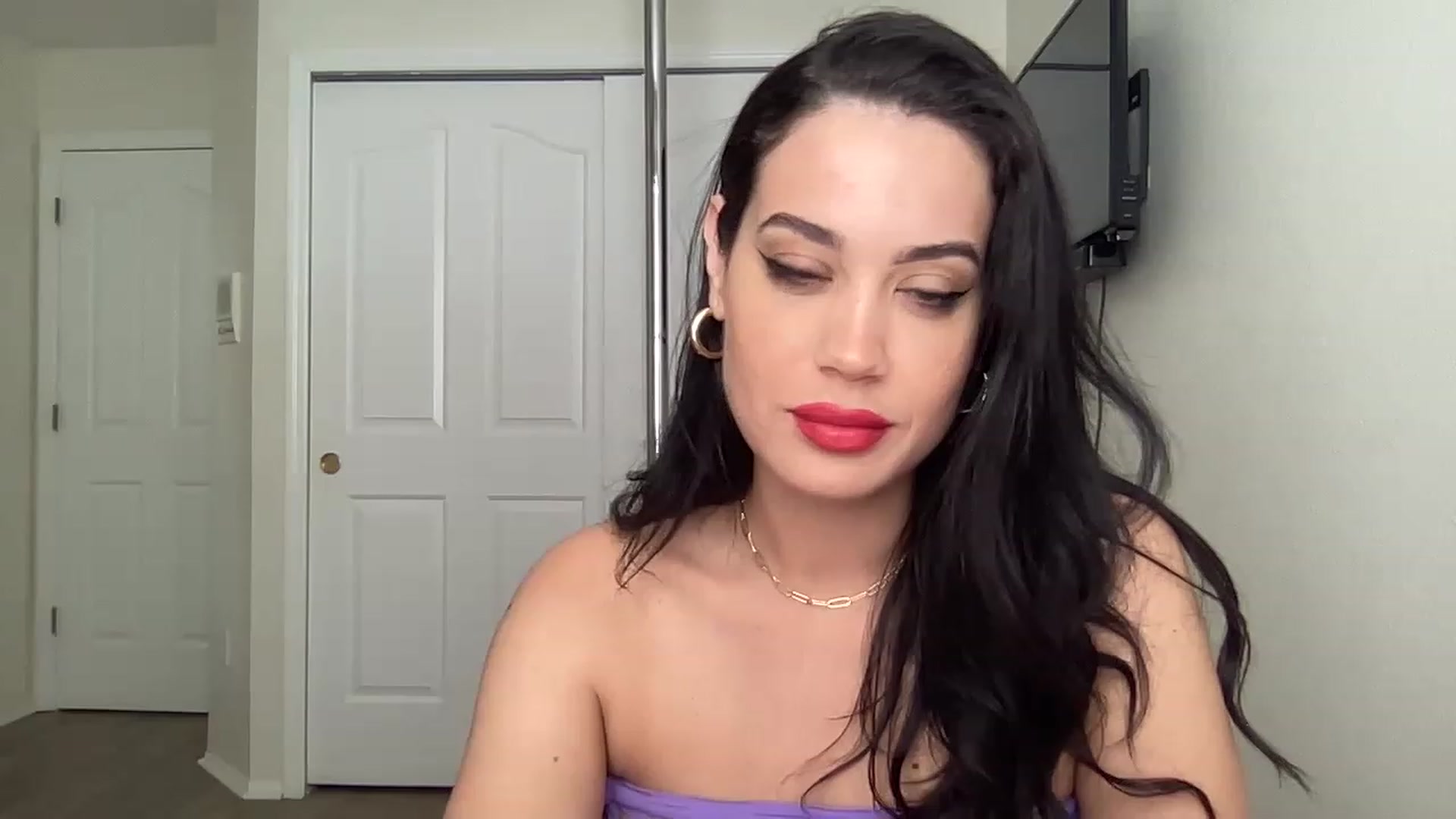 Gallery image thumbnail from NalaFalon's myfreecams stream on, 05/30/2023, 17:37 image 12 of 20