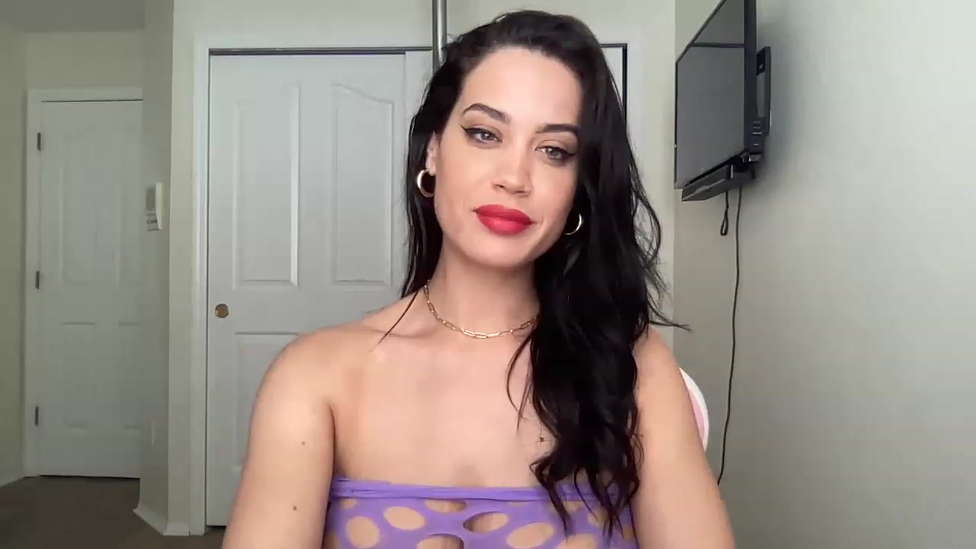 Gallery image thumbnail from NalaFalon's myfreecams stream on, 05/30/2023, 17:37 image 18 of 20