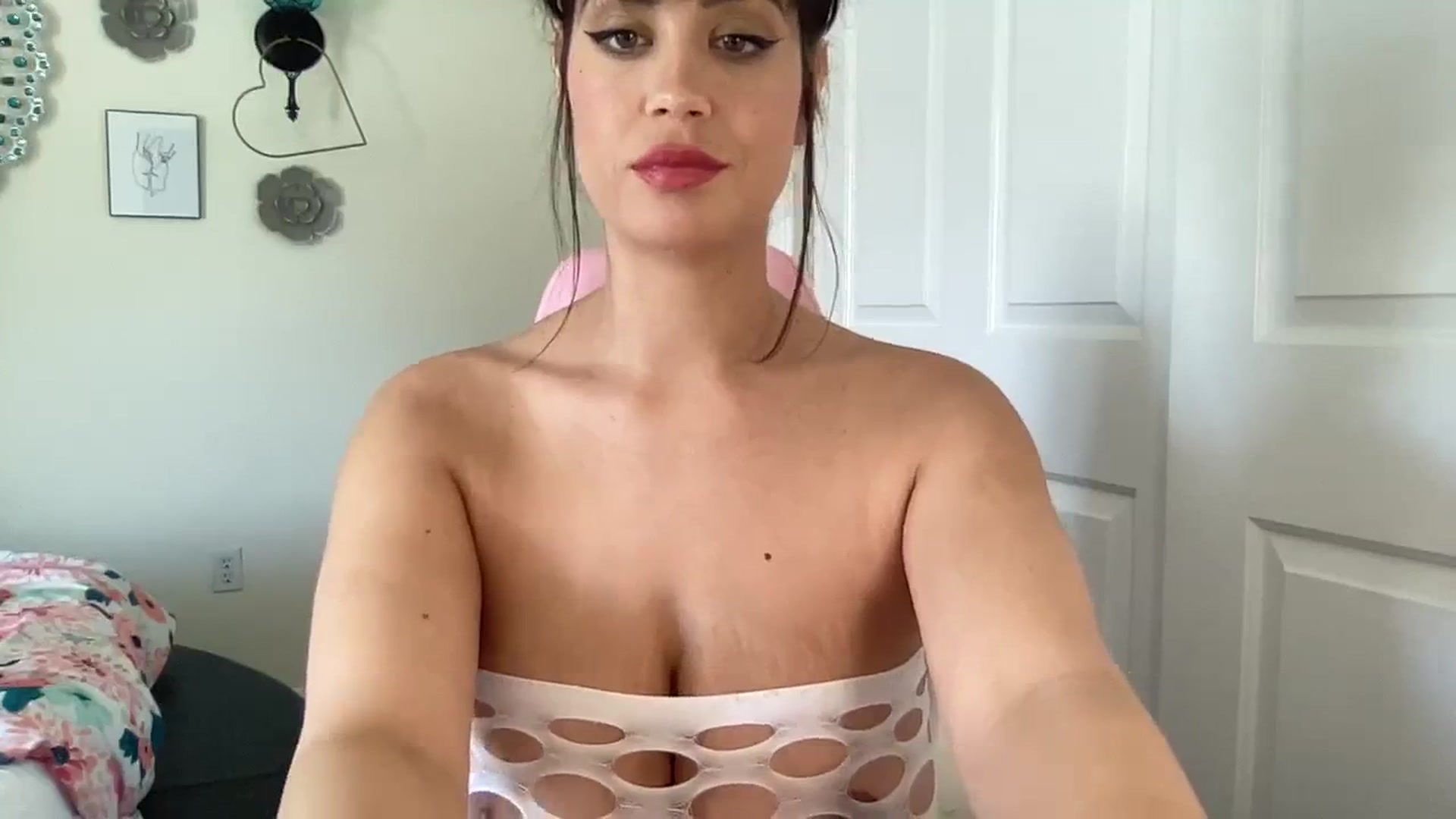 Gallery image thumbnail from NalaFalon's myfreecams stream on, 12/31/2023, 19:18 image 18 of 20