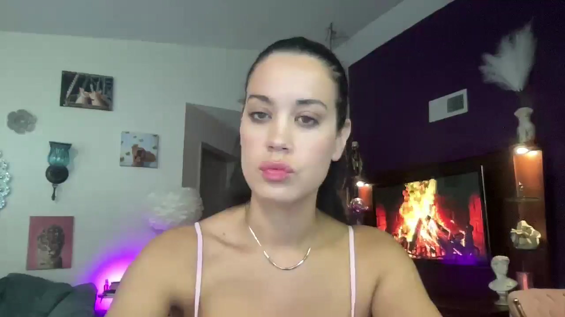 Gallery image thumbnail from NalaFalon's myfreecams stream on, 07/06/2025, 17:13 image 4 of 20