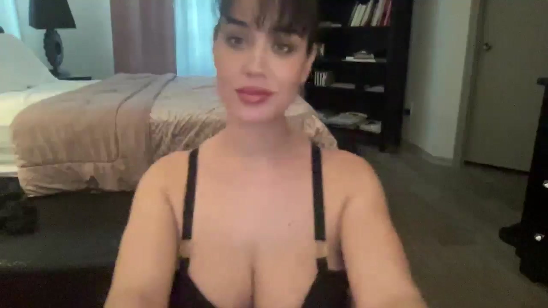 Gallery image thumbnail from NalaFalon's myfreecams stream on, 11/10/2025, 20:50 image 9 of 20