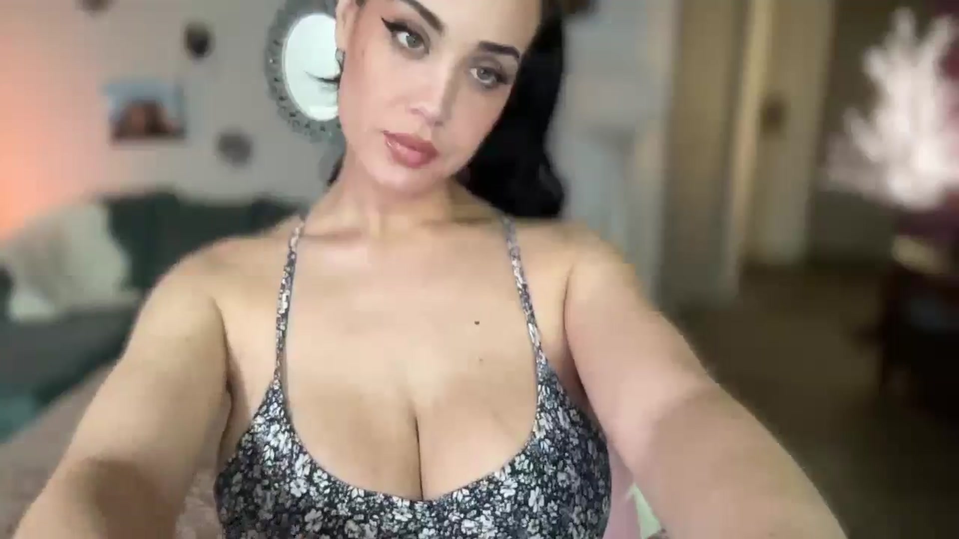 Gallery image thumbnail from NalaFalon's myfreecams stream on, 11/22/2025, 20:02 image 4 of 20
