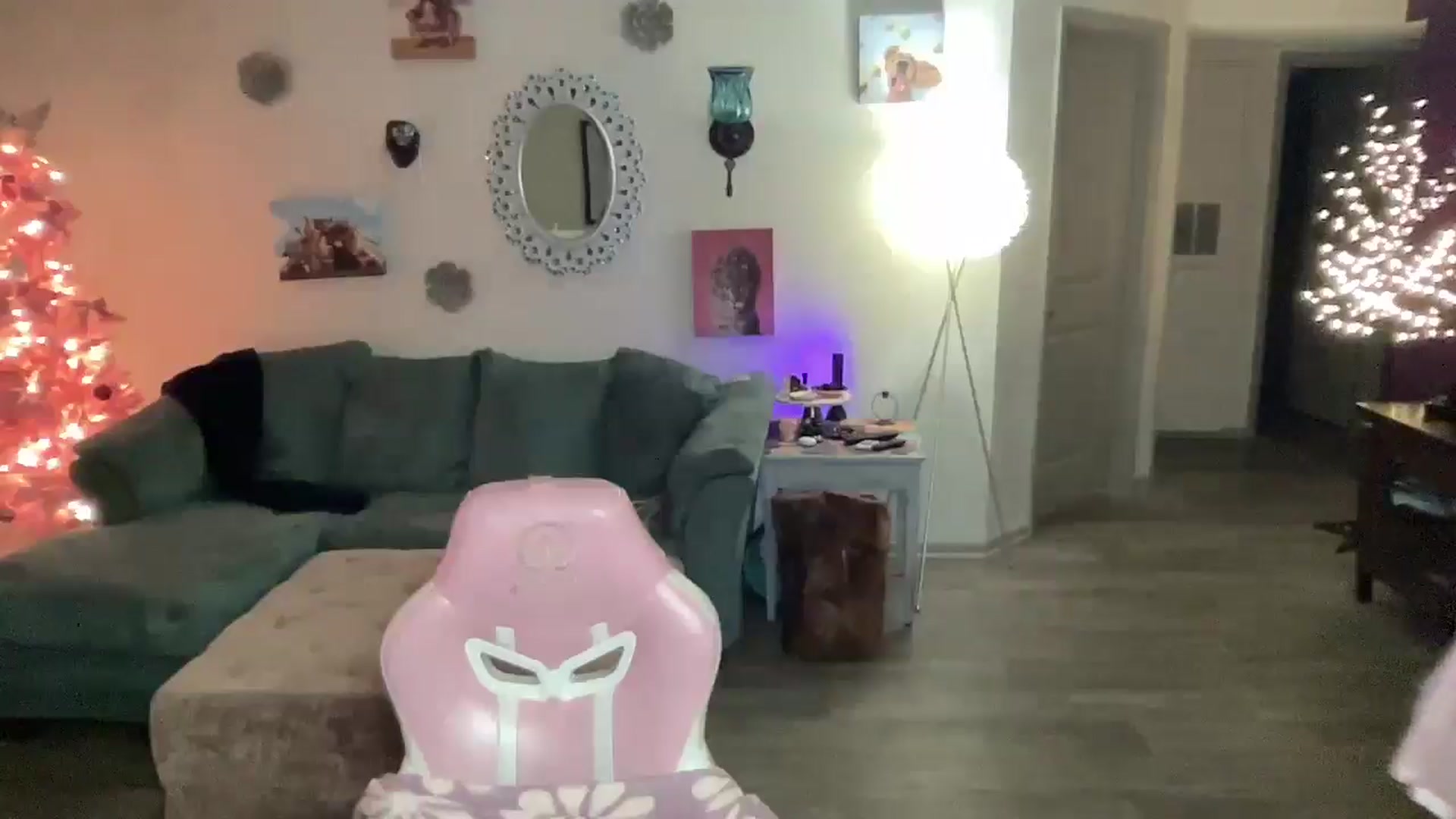 Gallery image thumbnail from NalaFalon's myfreecams stream on, 12/10/2025, 05:22 image 19 of 20