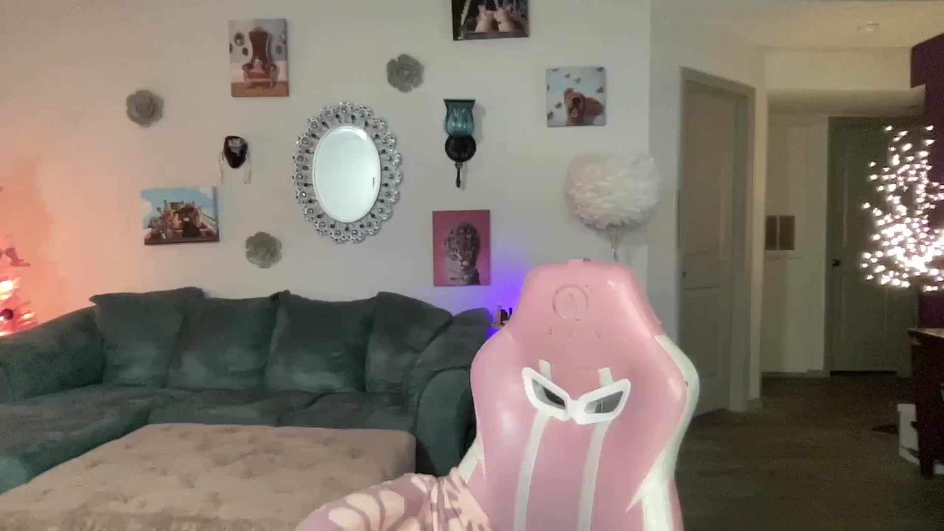 Gallery image thumbnail from NalaFalon's myfreecams stream on, 12/15/2025, 19:35 image 16 of 20