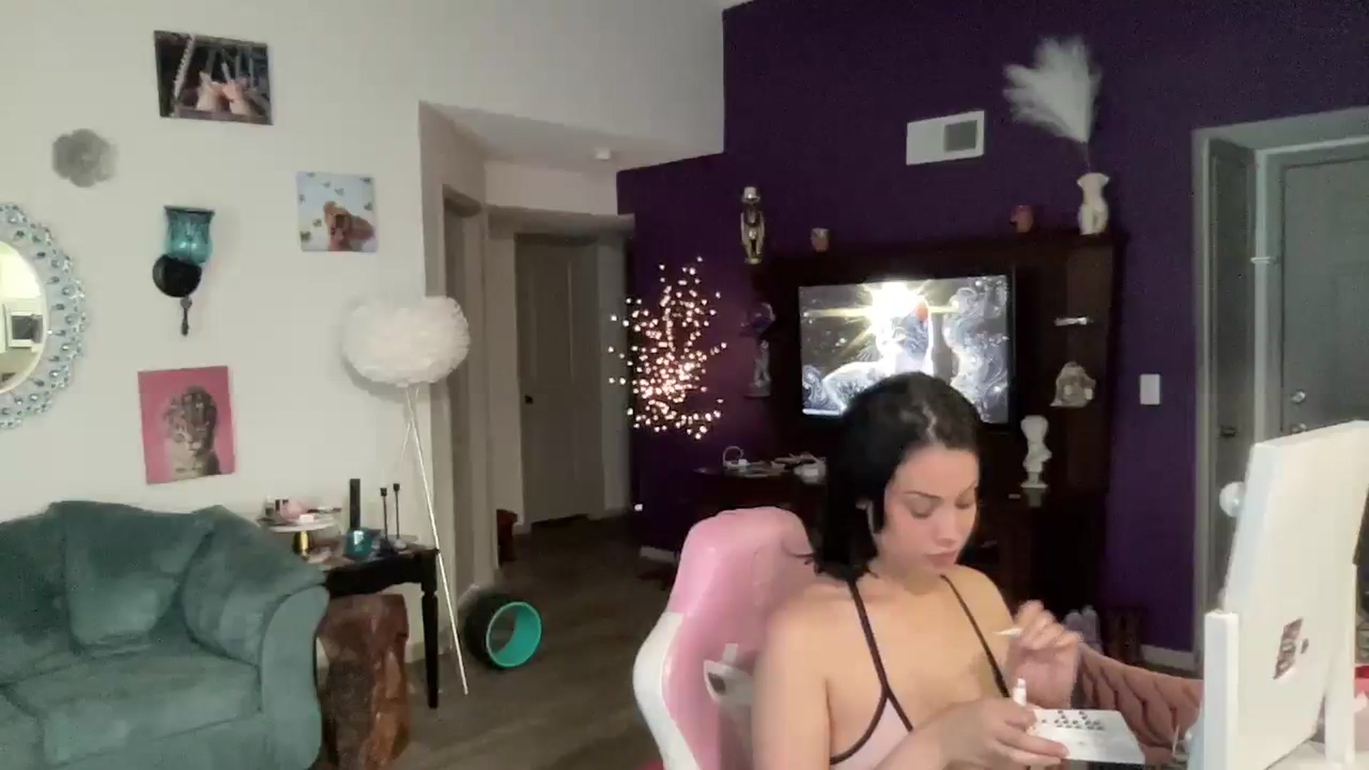 Gallery image thumbnail from NalaFalon's myfreecams stream on, 04/12/2026, 14:07 image 3 of 20