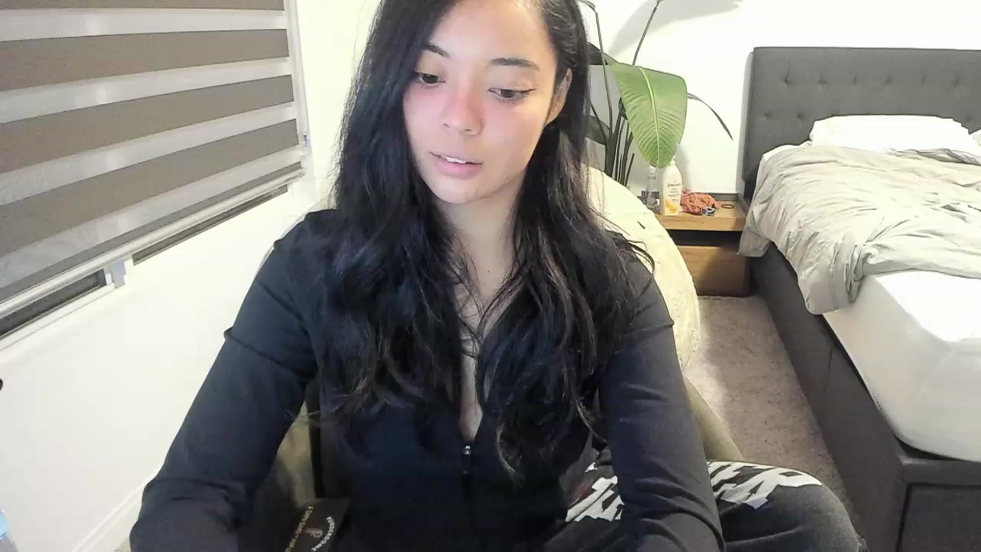 Gallery image thumbnail from Nami_'s myfreecams stream on, 08/05/2023, 05:50 image 13 of 20