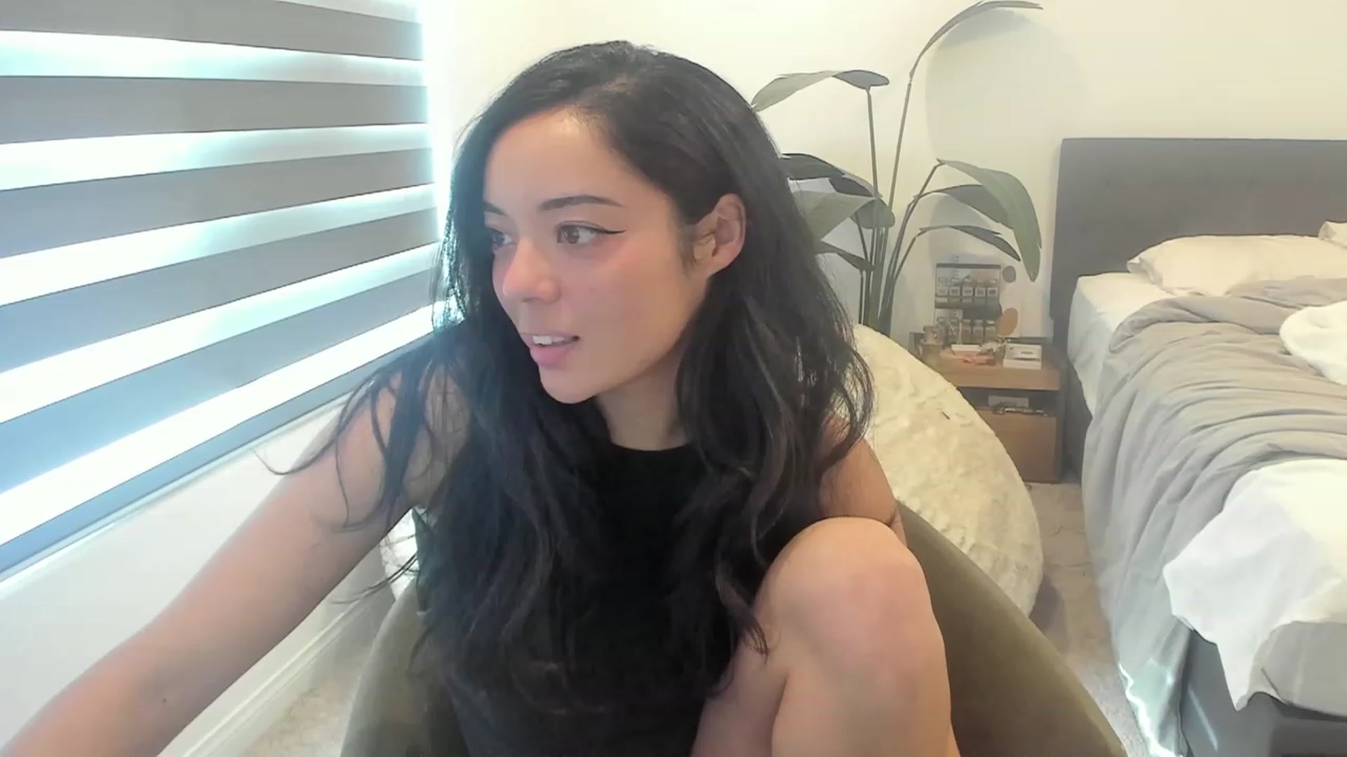 Gallery image thumbnail from Nami_'s myfreecams stream on, 09/24/2023, 24:06 image 8 of 20