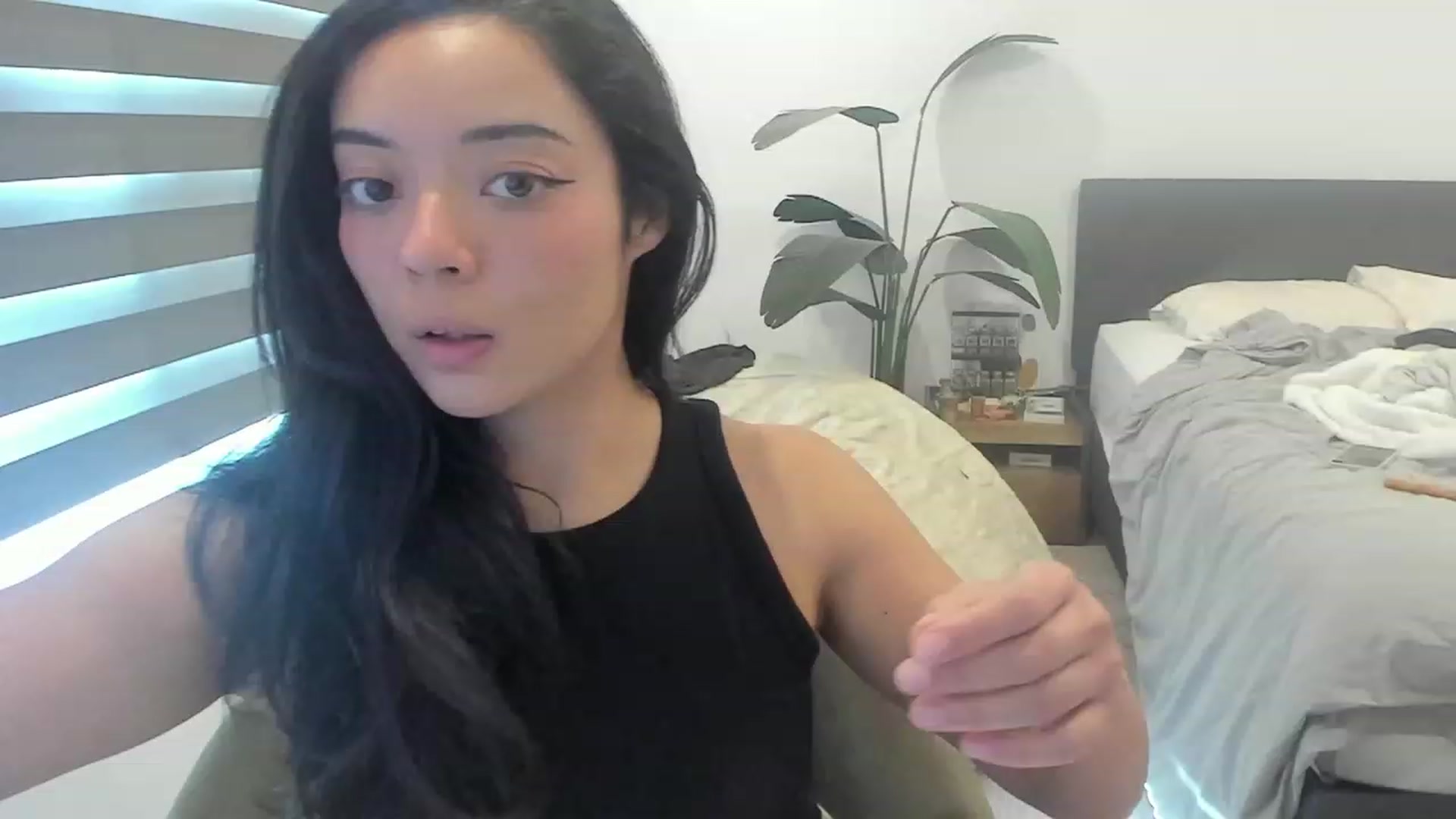 Gallery image thumbnail from Nami_'s myfreecams stream on, 09/24/2023, 24:06 image 18 of 20