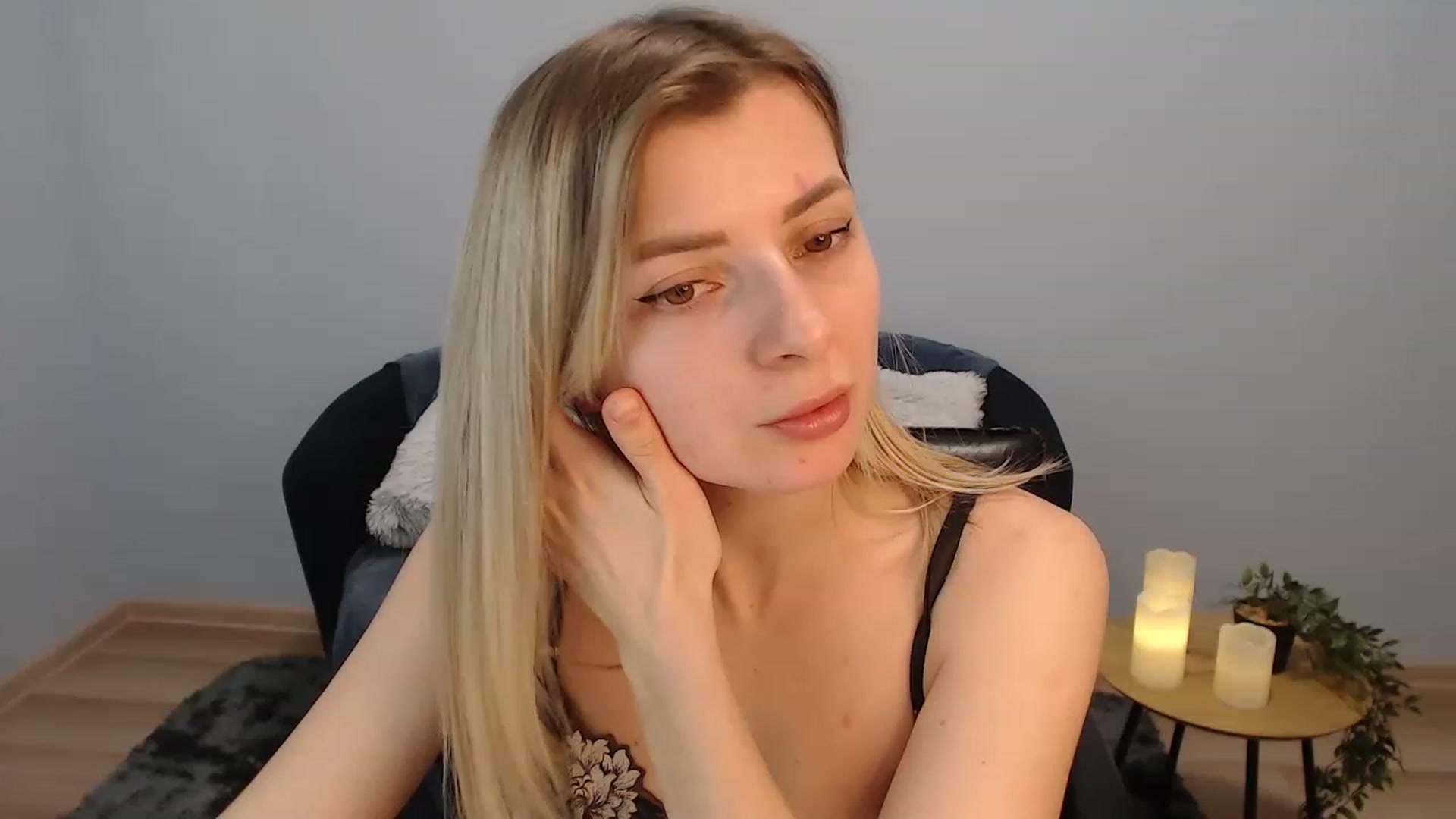 Gallery image thumbnail from NanaFox's myfreecams stream on, 12/03/2022, 11:26 image 2 of 20