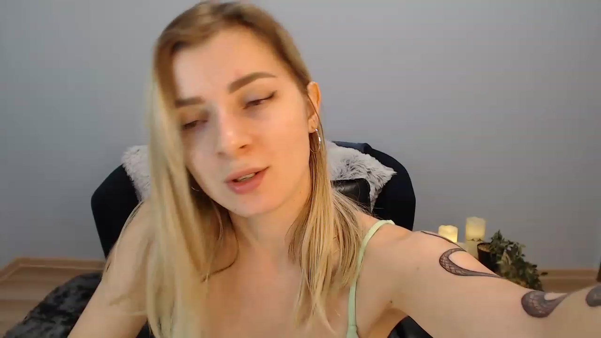 Gallery image thumbnail from NanaFox's myfreecams stream on, 12/04/2022, 09:19 image 18 of 20