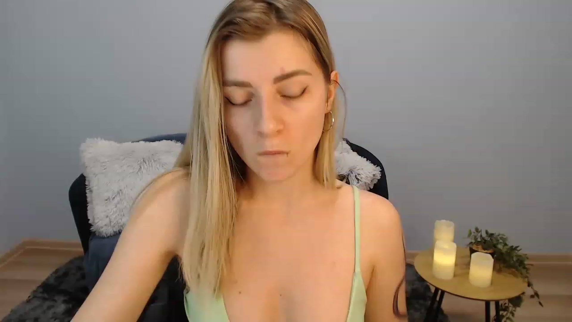 Gallery image thumbnail from NanaFox's myfreecams stream on, 12/04/2022, 11:55 image 18 of 20