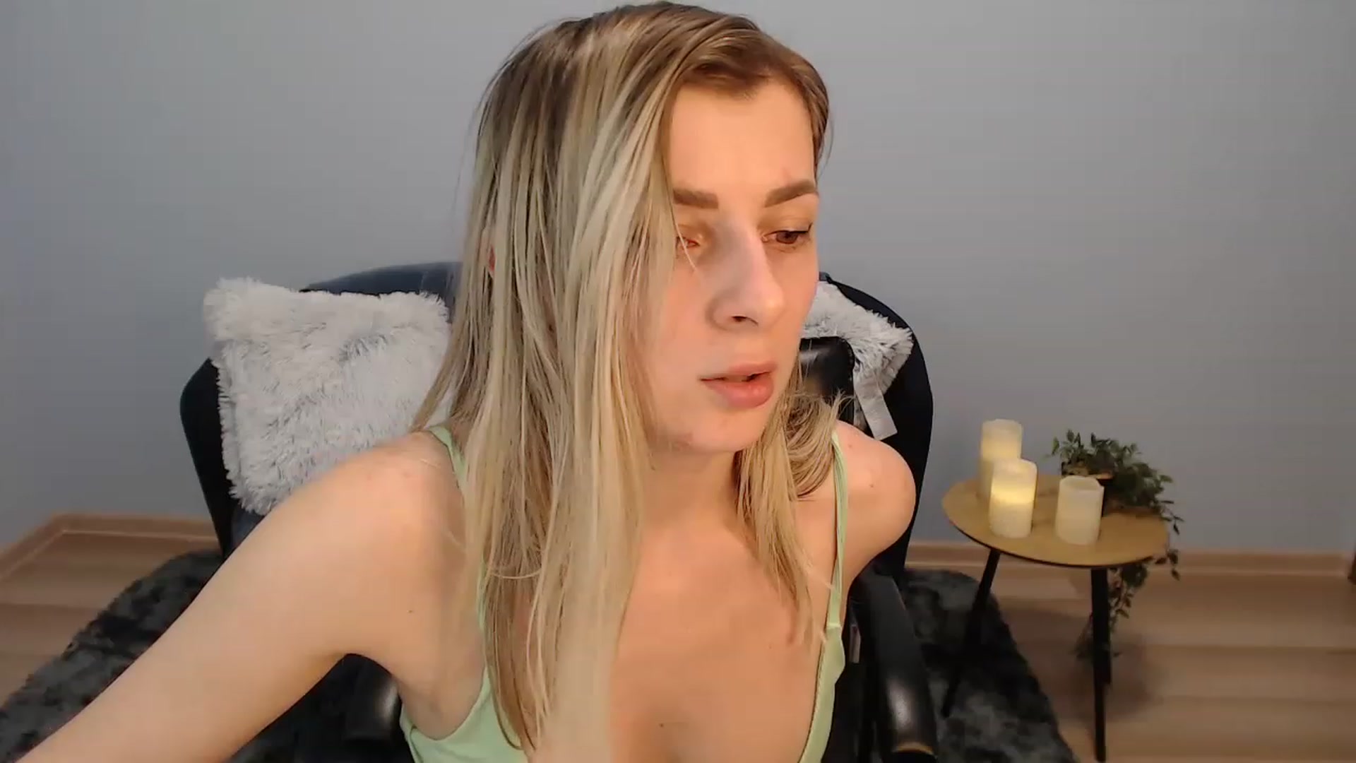Gallery image thumbnail from NanaFox's myfreecams stream on, 12/04/2022, 12:43 image 16 of 20