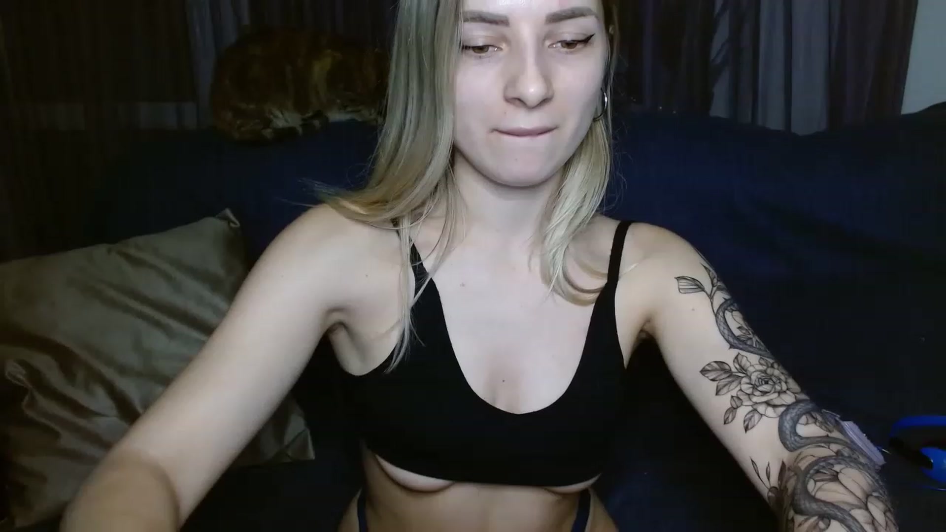 Gallery image thumbnail from NanaFox's myfreecams stream on, 12/16/2022, 18:57 image 5 of 20