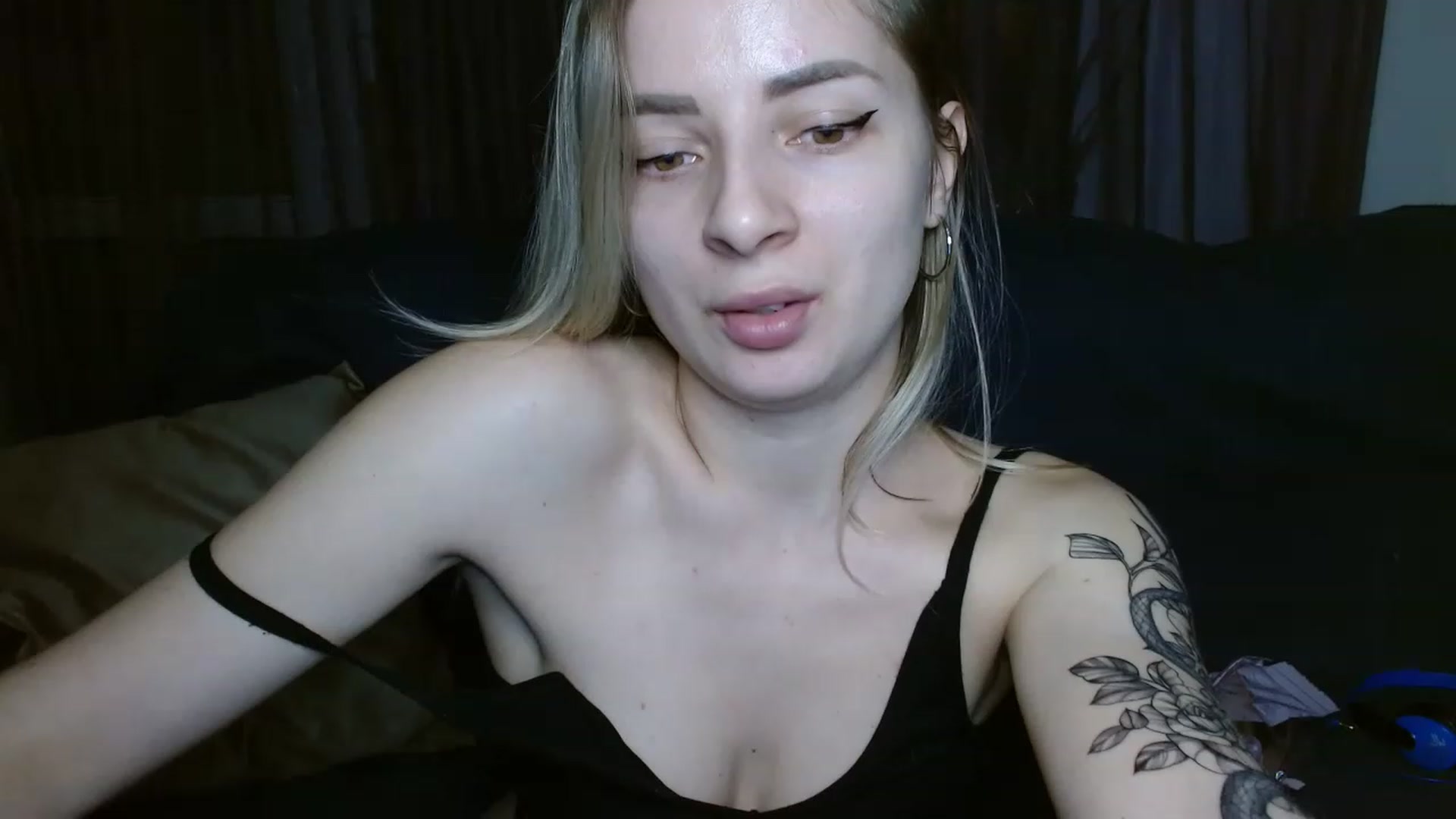Gallery image thumbnail from NanaFox's myfreecams stream on, 12/16/2022, 18:57 image 9 of 20