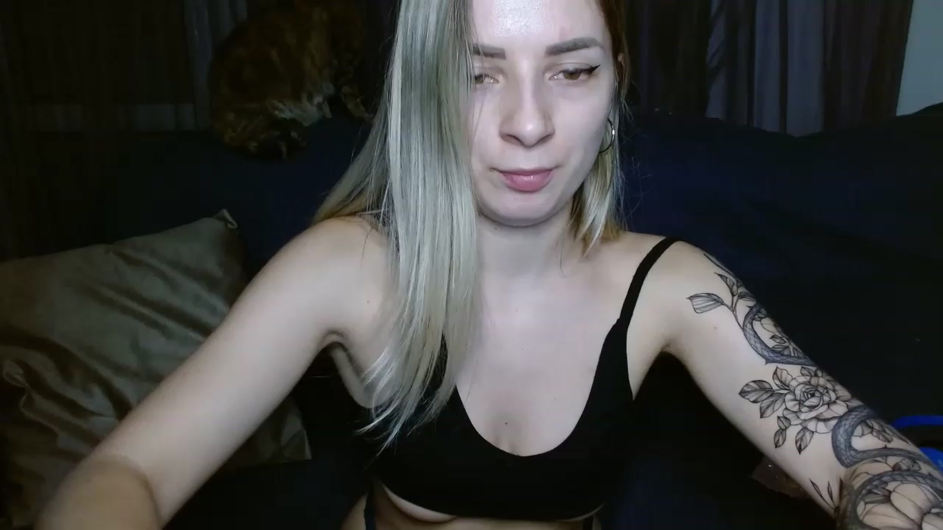 Gallery image thumbnail from NanaFox's myfreecams stream on, 12/16/2022, 18:57 image 4 of 20