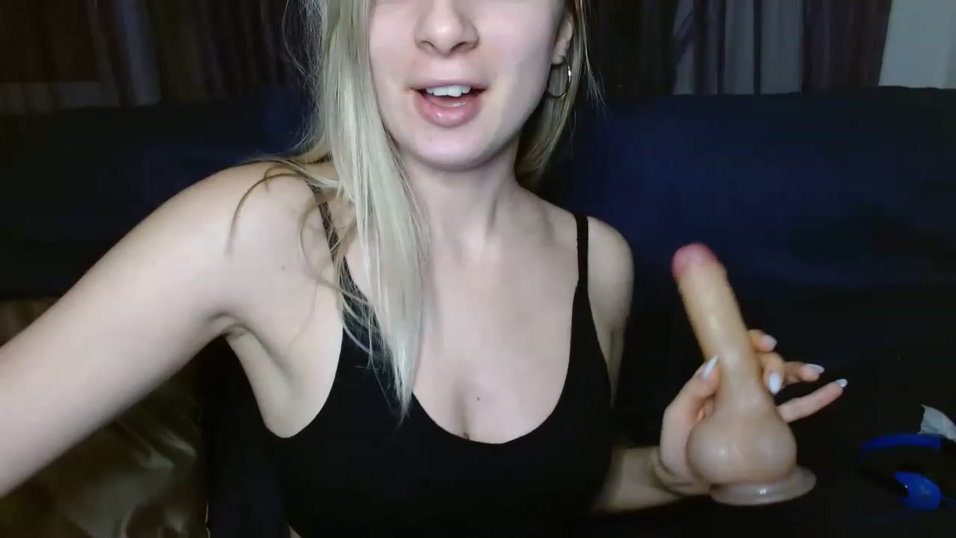 Gallery image thumbnail from NanaFox's myfreecams stream on, 12/16/2022, 19:23 image 4 of 20