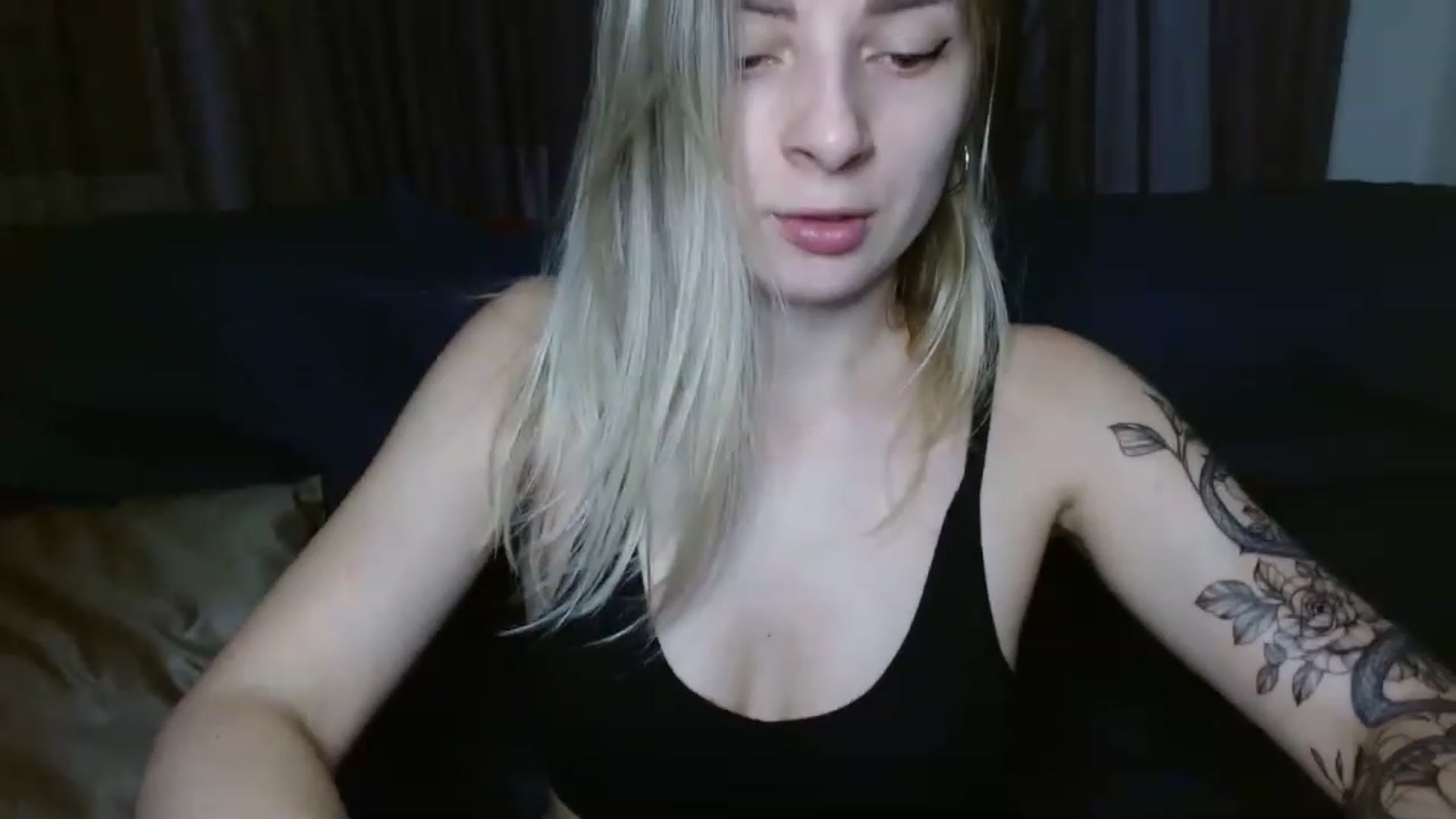 Gallery image thumbnail from NanaFox's myfreecams stream on, 12/16/2022, 19:23 image 10 of 20