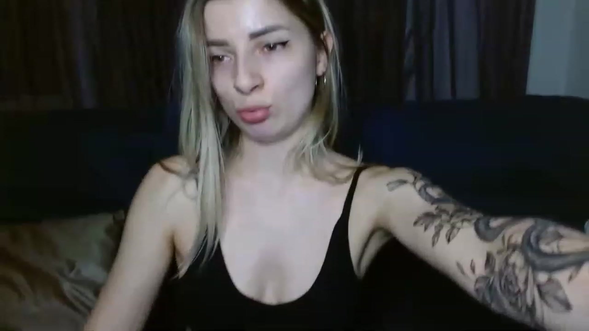 Gallery image thumbnail from NanaFox's myfreecams stream on, 12/16/2022, 19:23 image 2 of 20