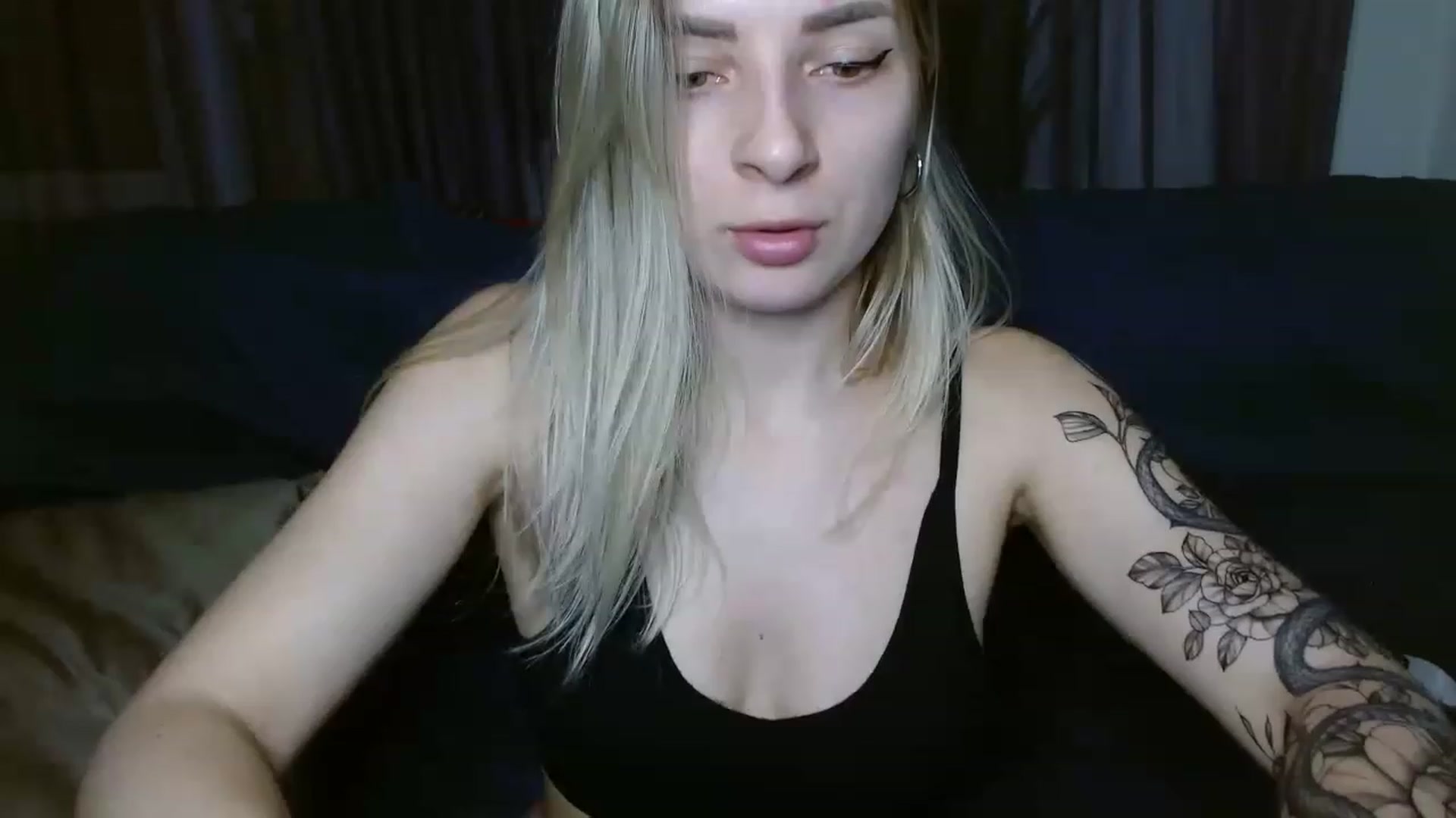 Gallery image thumbnail from NanaFox's myfreecams stream on, 12/16/2022, 19:23 image 12 of 20
