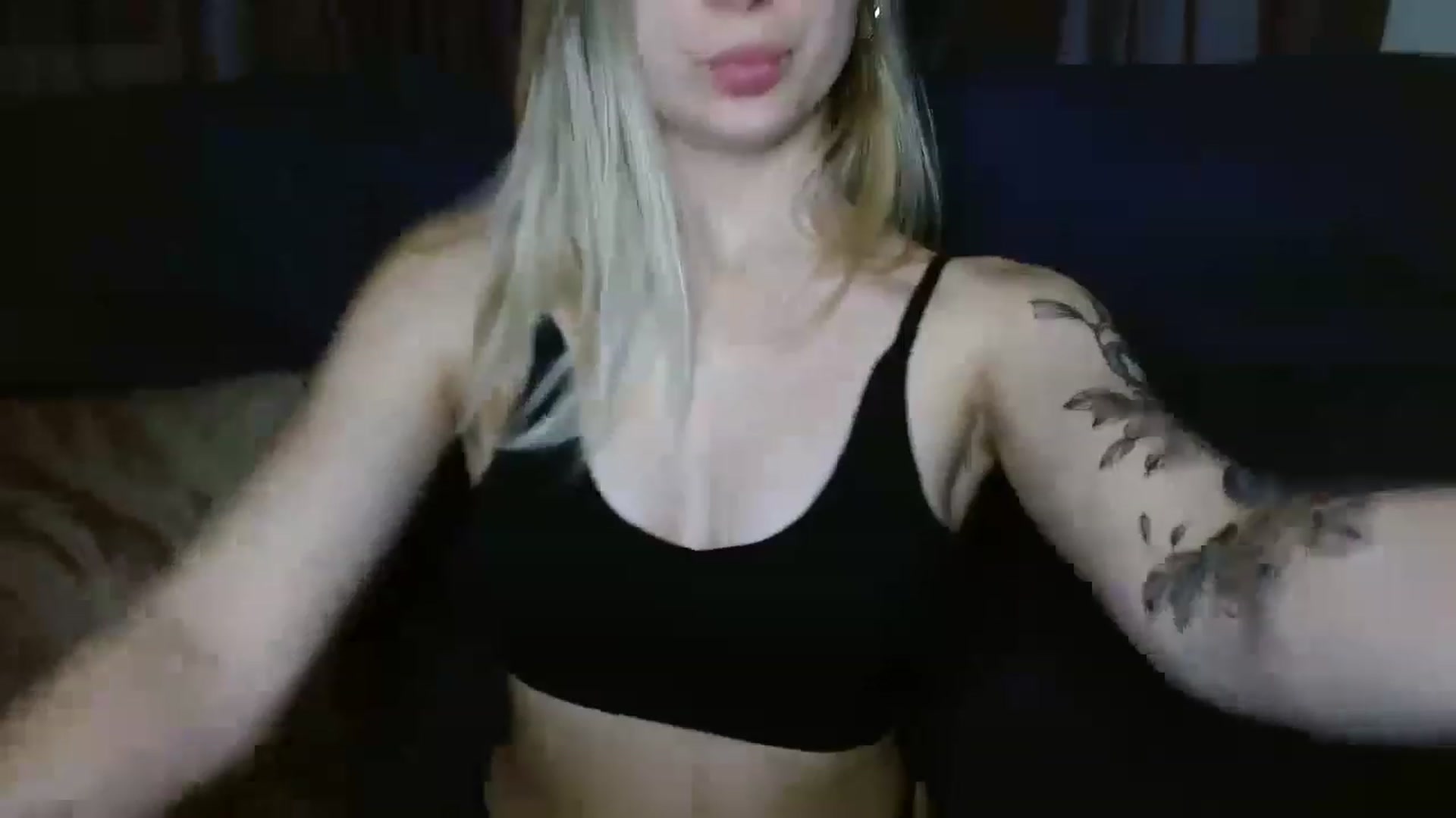 Gallery image thumbnail from NanaFox's myfreecams stream on, 12/16/2022, 19:23 image 13 of 20